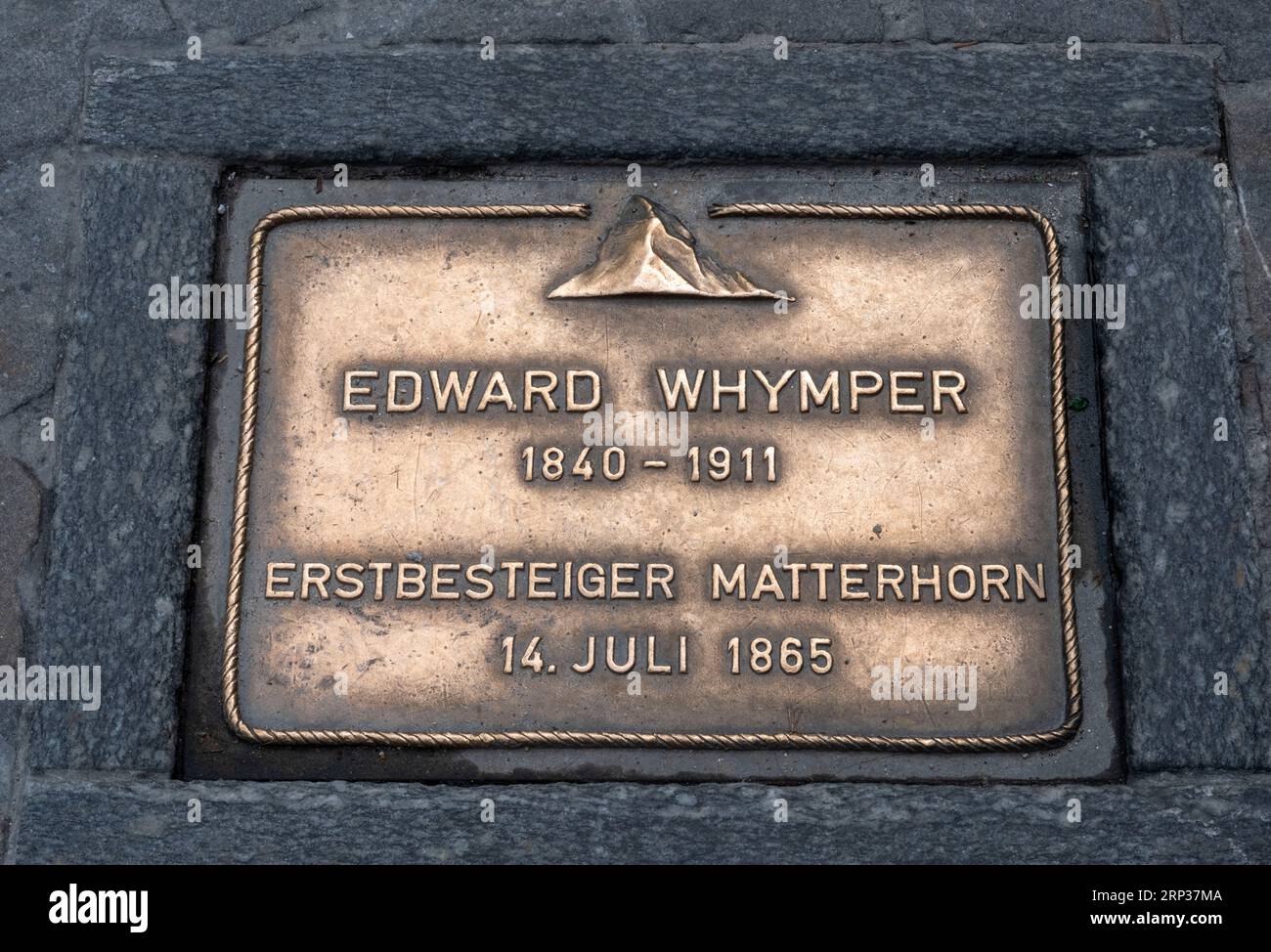 Edward Whymper Memorial. Guidò il primo accento di successo del Cervino nel 1865. La targa si trova all'esterno del Monte Rosa Hotel, Zermatt. Foto Stock