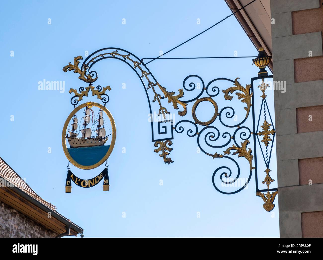 Pittoresco villaggio di Saint Saphorin, nella regione vinicola di Lavaux, Cantone di Vaud, Svizzera. Foto Stock