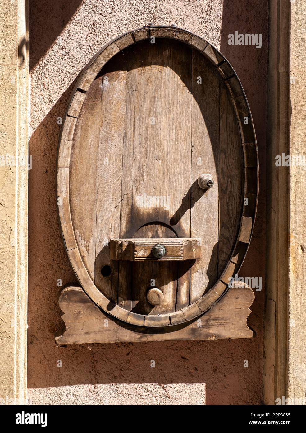 Decorazione in botte di vino a Saint Saphorin, regione vinicola di Lavaux, Cantone di Vaud, Svizzera. Foto Stock