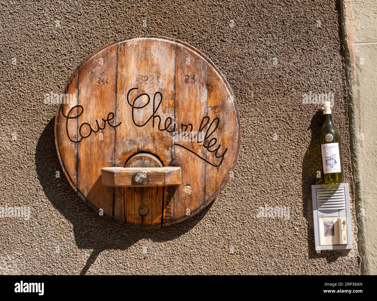 Decorazione in botte di vino a Saint Saphorin, regione vinicola di Lavaux, Cantone di Vaud, Svizzera. Foto Stock