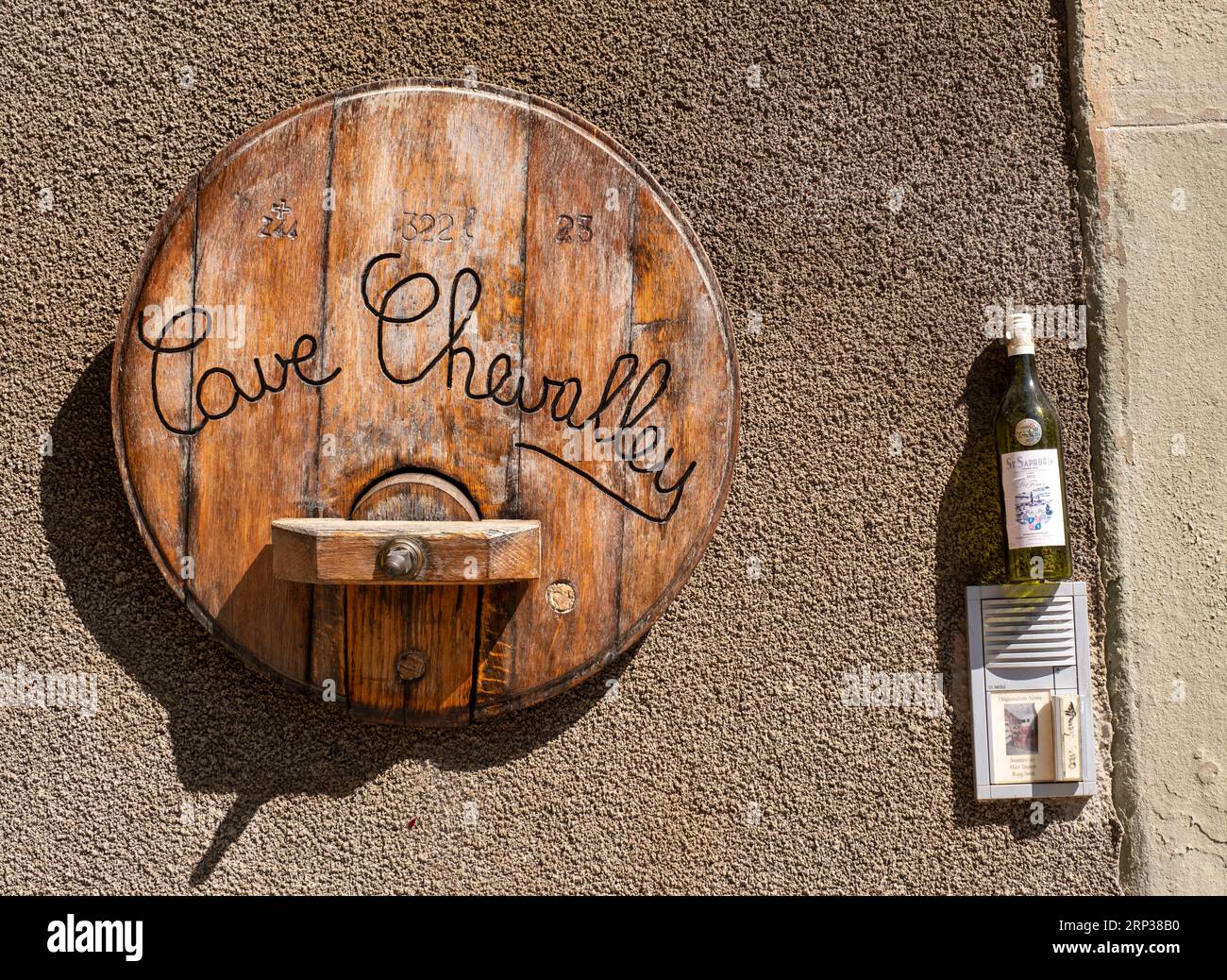 Decorazione in botte di vino a Saint Saphorin, regione vinicola di Lavaux, Cantone di Vaud, Svizzera. Foto Stock