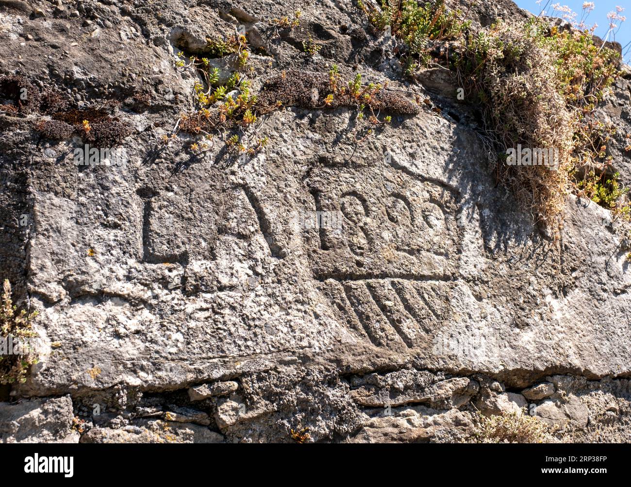 Iscrizione su muro di pietra, Saint Saphorin, regione vinicola di Lavaux, Cantone di Vaud, Svizzera. Foto Stock