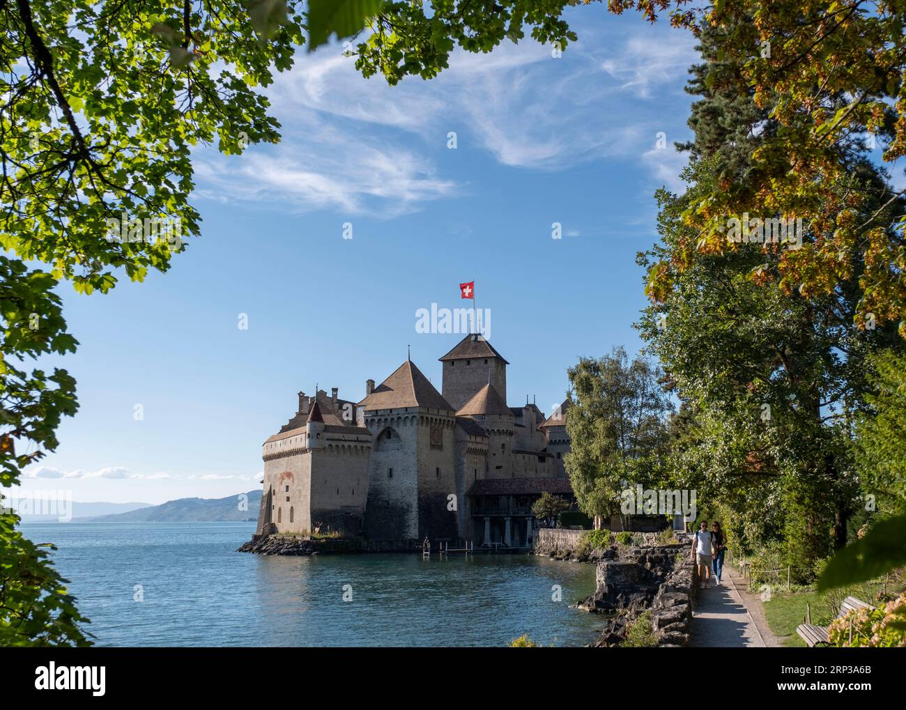 Castello di Chillon (Chateau de Chillon) sulle rive del Lago di Ginevra situato tra Montreux e Villeneuve nel Cantone di Vaud, Svizzera. Foto Stock