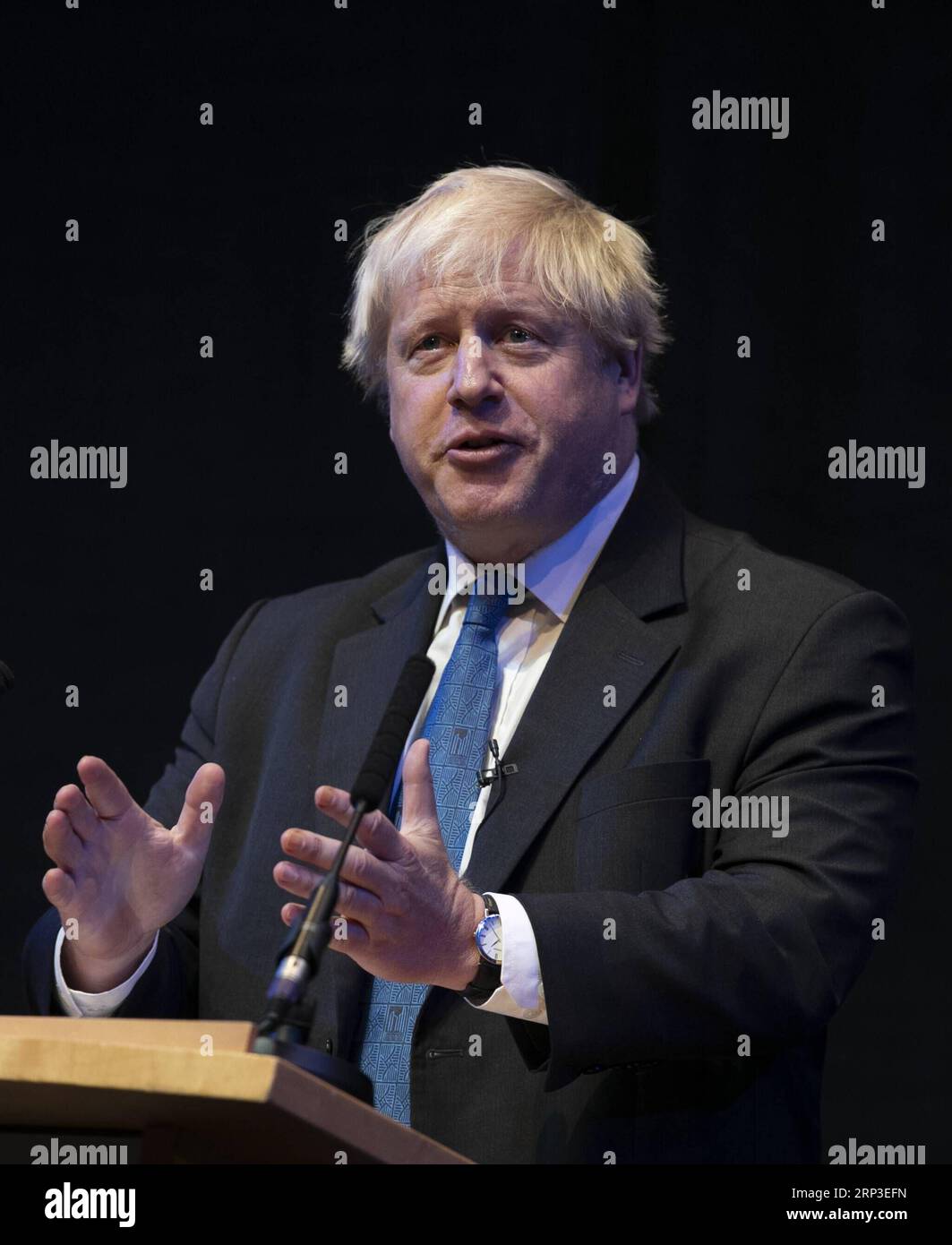 (181002) -- BIRMINGHAM, 2 ottobre 2018 -- l'ex ministro degli Esteri britannico Boris Johnson parla ad una riunione marginale della casa dei conservatori il terzo giorno della conferenza annuale del Partito Conservatore 2018 a Birmingham, in Gran Bretagna, il 2 ottobre 2018. Martedì l'ex ministro degli Esteri britannico Boris Johnson ha invitato il primo ministro Theresa May ad abbandonare il suo piano Brexit per un futuro accordo commerciale con l'Unione europea (UE). (Djj) GRAN BRETAGNA-BIRMINGHAM-CONFERENZA DEL PARTITO CONSERVATORE HanxYan PUBLICATIONxNOTxINxCHN Foto Stock