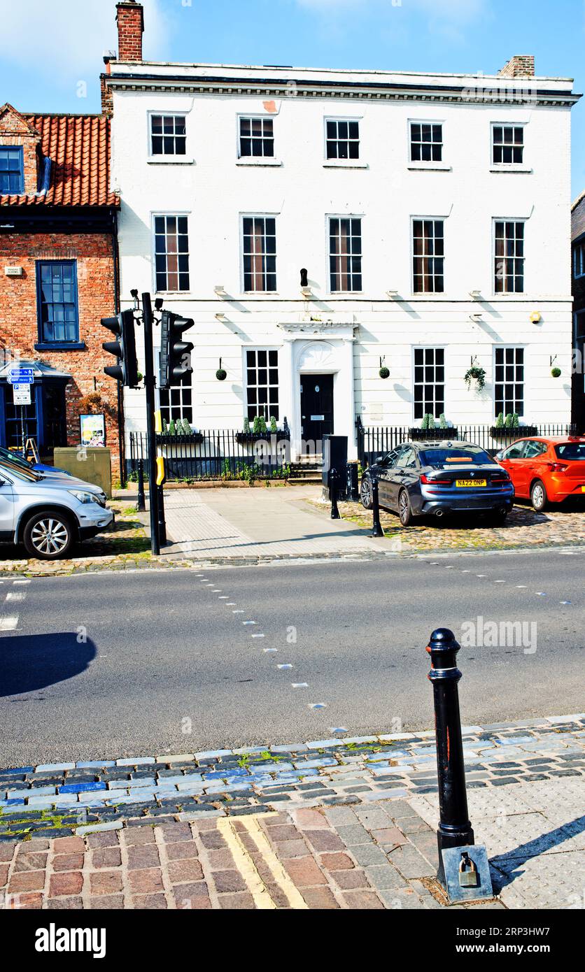 Negozio di abbigliamento The House, chiuso, High Street, Yarm on Tees, North Riding Yorkshire, Inghilterra Foto Stock