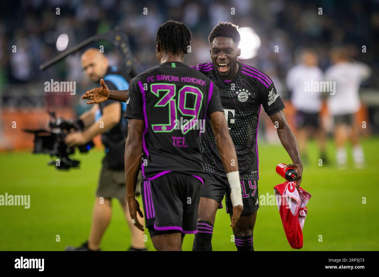 Mönchengladbach, Germania. 2 settembre 2023. Jubel: Mathys Tel (Muenchen), Alphonso Davies (Muenchen) Borussia Mönchengladbach - Bayern München 02.09.202 Foto Stock