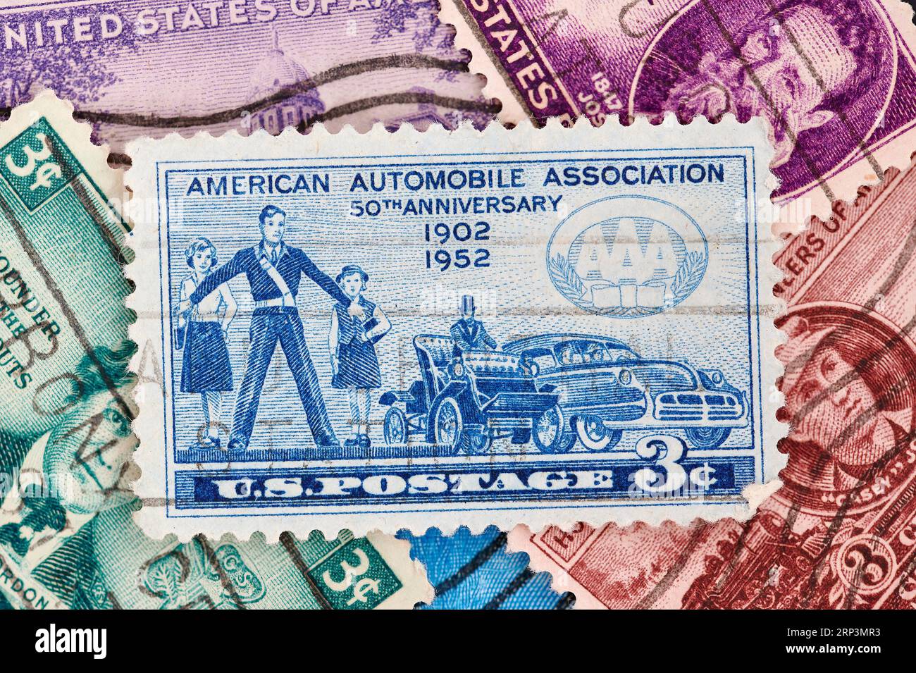 Madrid, Spagna; 08-13-2023: Francobollo degli Stati Uniti d'America, del valore di tre centesimi, per commemorare il 50° anniversario dell'American Automo Foto Stock
