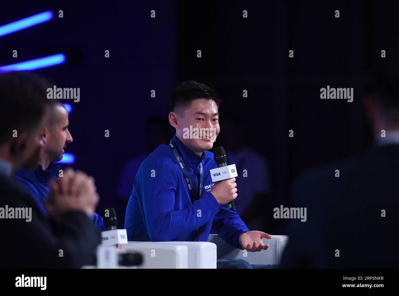 (181012) -- PECHINO, 12 ottobre 2018 -- Zhang Peimeng della Cina parla a una conferenza stampa a Pechino, capitale della Cina, 12 ottobre 2018. Dopo aver esteso il suo accordo di sponsorizzazione con il Comitato Olimpico Internazionale (CIO) e il Comitato Paralimpico Internazionale (IPC) fino al 2032, Visa ha annunciato l'impegno di fornire un migliore servizio di pagamento digitale ad atleti e tifosi di tutto il mondo. ) (SP)CINA-PECHINO-VISTO-COMITATO OLIMPICO INTERNAZIONALE JIAXYUCHEN PUBLICATIONXNOTXINXCHN Foto Stock