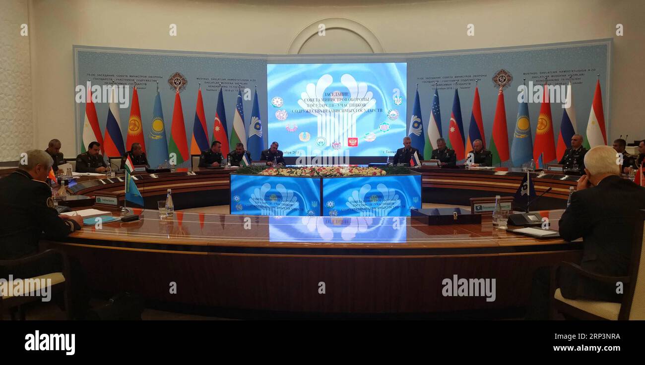 (181012) -- TASHKENT, 12 ottobre 2018 -- foto scattata il 12 ottobre 2018 mostra la riunione dei ministri della difesa del Consiglio della Comunità degli Stati indipendenti (CSI) tenutasi a Tashkent, Uzbekistan. I ministri della difesa della CSI hanno concordato la lotta contro il terrorismo internazionale e hanno abbattuto lo sviluppo di sistemi militari congiunti durante una riunione qui di venerdì. ) (dtf) UZBEKISTAN-TASHKENT-CIS-MINISTRI DELLA DIFESA CaixGuodong PUBLICATIONxNOTxINxCHN Foto Stock