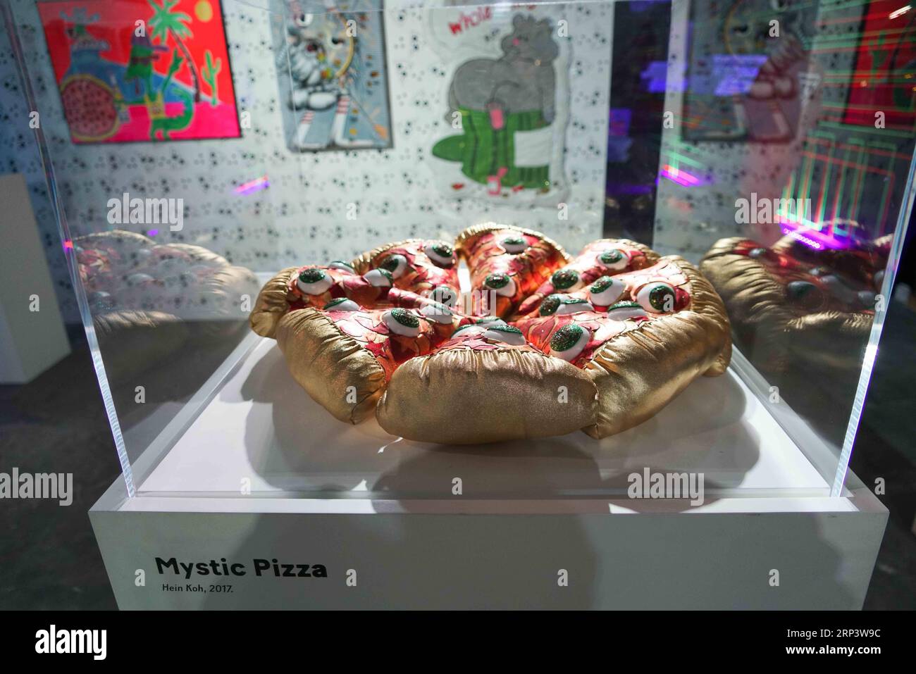 (181017) -- NEW YORK, 17 ottobre 2018 (Xinhua) -- foto scattata il 16 ottobre 2018 mostra un'opera d'arte al Museum of Pizza di Brooklyn, New York, Stati Uniti. Il Museo della Pizza è un museo d'arte interattivo temporaneo sul tema della pizza. (Xinhua/Lin Bilin) U.S.-NEW YORK-MUSEUM OF PIZZA PUBLICATIONxNOTxINxCHN Foto Stock