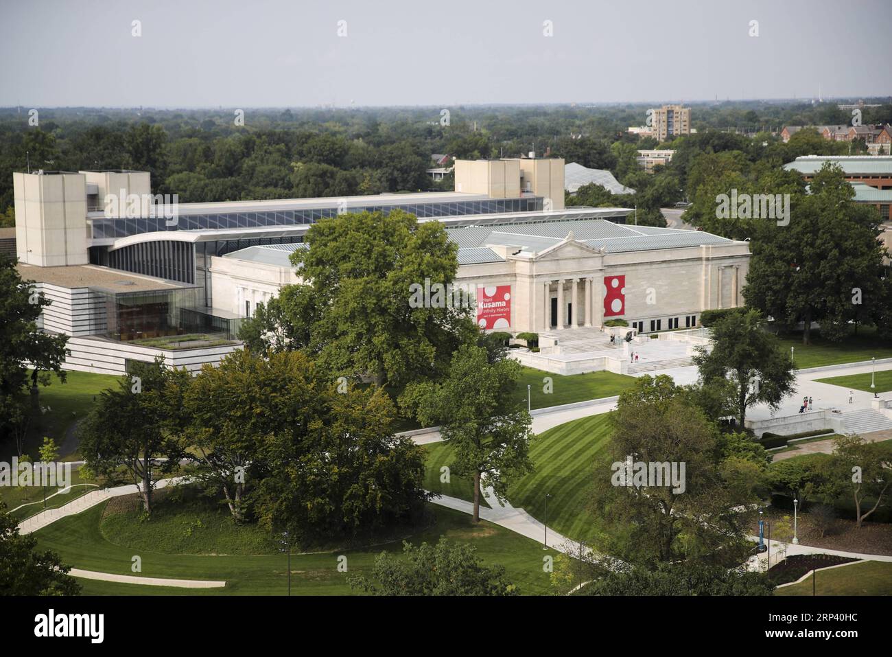 (181021) -- CLEVELAND, 21 ottobre 2018 -- foto scattata il 23 agosto 2018 mostra la vista esterna del Cleveland Museum of Art (CMA) a Cleveland, Ohio, Stati Uniti. Situato a circa 8 chilometri a est del centro di Cleveland, il CMA, che vanta quasi 45.000 opere d'arte in 6.000 anni, è costantemente considerato uno dei migliori musei d'arte completi negli Stati Uniti e uno dei più visitati al mondo. PER ANDARE CON la caratteristica: La collezione d'arte cinese aggiunge fascino alla città di U.S. Rust Belt ) (jmmn) U.S.-OHIO-CLEVELAND MUSEUM OF ART WangxYing PUBLICATIONxNOTxINxCHN Foto Stock