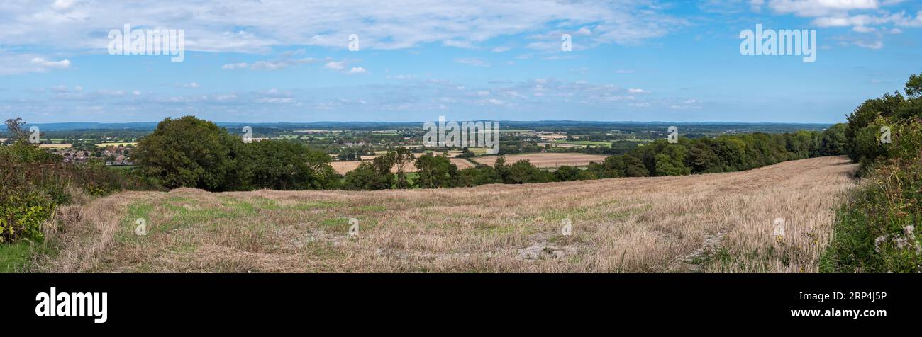 Vista a nord attraverso il South Downs National Park in prossimità di Ringmer (sulla sinistra) da vicino Glynde nell'East Sussex, Regno Unito. Foto Stock
