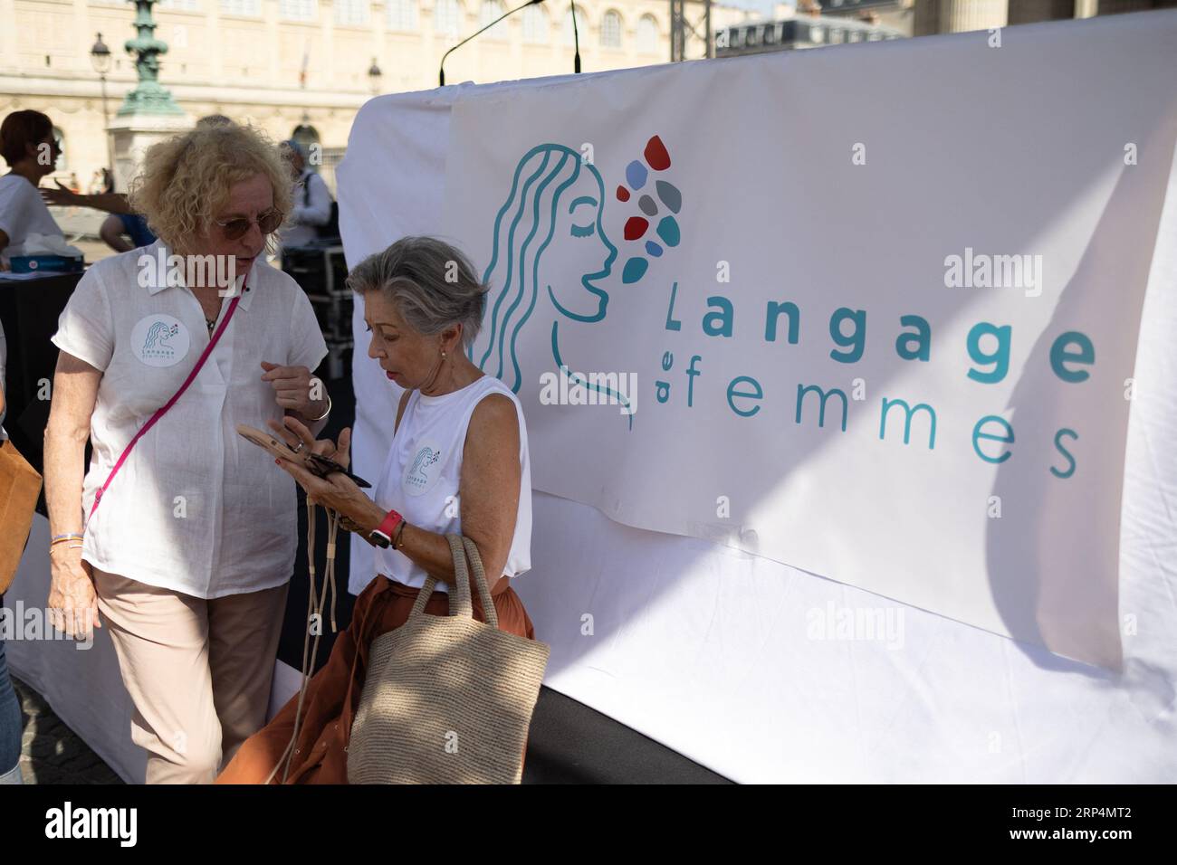 Parigi, Francia. 3 settembre 2023. L'ex ministro Muriel Penicaud durante il raduno delle donne organizzato dall'associazione Langage de femmes, per dire no alla discriminazione e all'odio, e per dichiarare forte e chiaro che le donne hanno un ruolo da svolgere. Sulla Place du pantheon a Parigi, il 3 settembre 2023. Foto di Raphael Lafargue/ABACAPRESS.COM Credit: Abaca Press/Alamy Live News Foto Stock