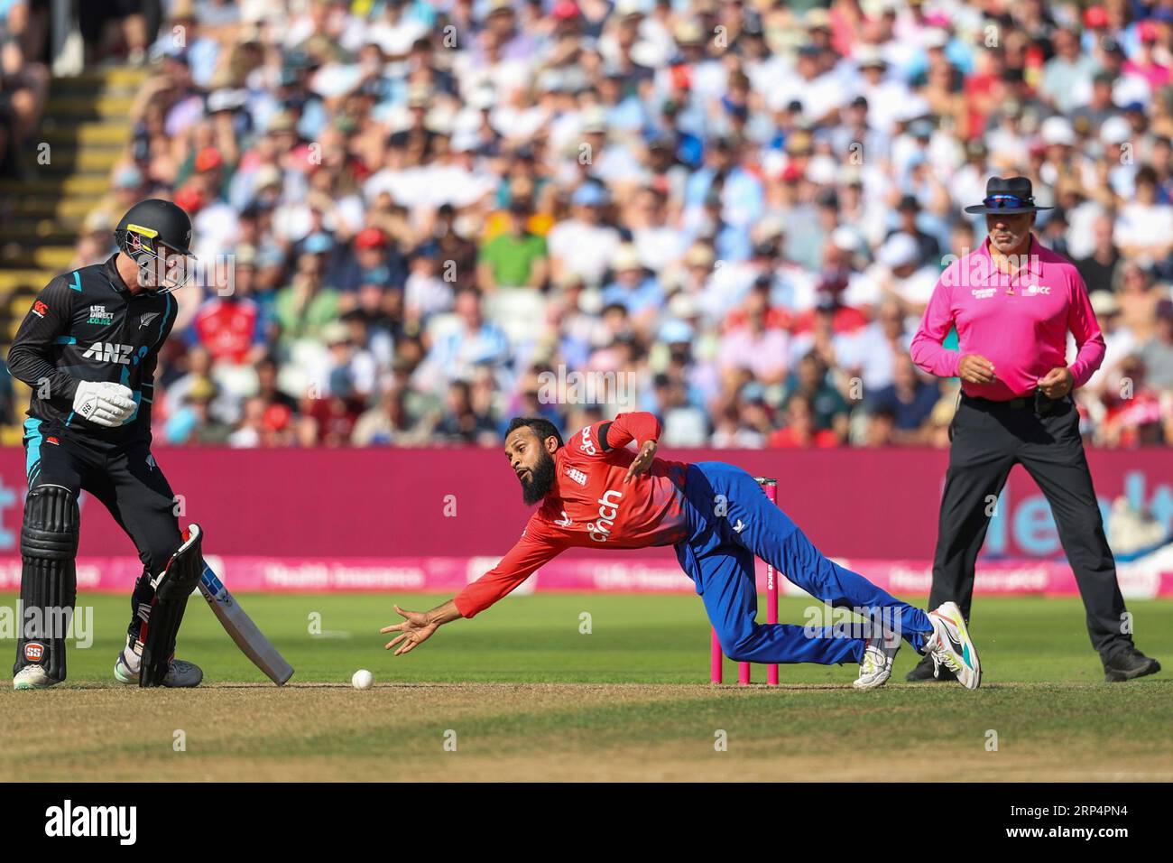 Birmingham, Inghilterra. 3 settembre 2023. Adil Rashid dell'Inghilterra durante il T20 International match tra Inghilterra e nuova Zelanda all'Edgbaston Cricket Ground. Crediti: Ben Whitley/Alamy Live News Foto Stock