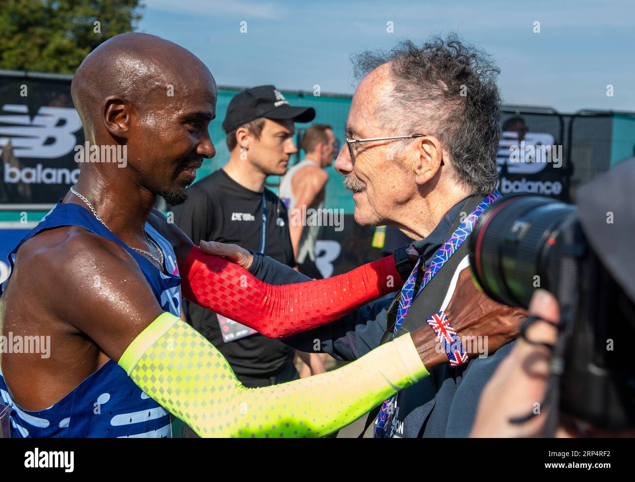 Londra, Regno Unito. 3 settembre 2023. Sir Mo Farah ha fatto una chiacchierata con il fotografo di atletica Mark Shearman MBE alla Big Half Marathon, Cut Sark, Greenwich, Londra Regno Unito, domenica 3 settembre 2023. Foto di Gary Mitchell/Alamy Live News Foto Stock