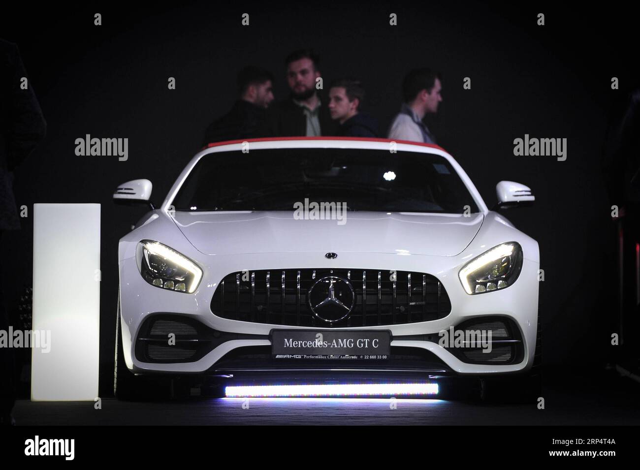 (181117) -- NADARZYN, 17 novembre 2018 -- Una Mercedes-AMG GT C è stata vista allo stand AMG durante il Salone dell'automobile di Varsavia 2018 a Nadarzyn, a sud-ovest di Varsavia, in Polonia, il 16 novembre 2018. )(dtf) POLONIA-NADARZYN-MOTO-SHOW JaapxArriens PUBLICATIONxNOTxINxCHN Foto Stock