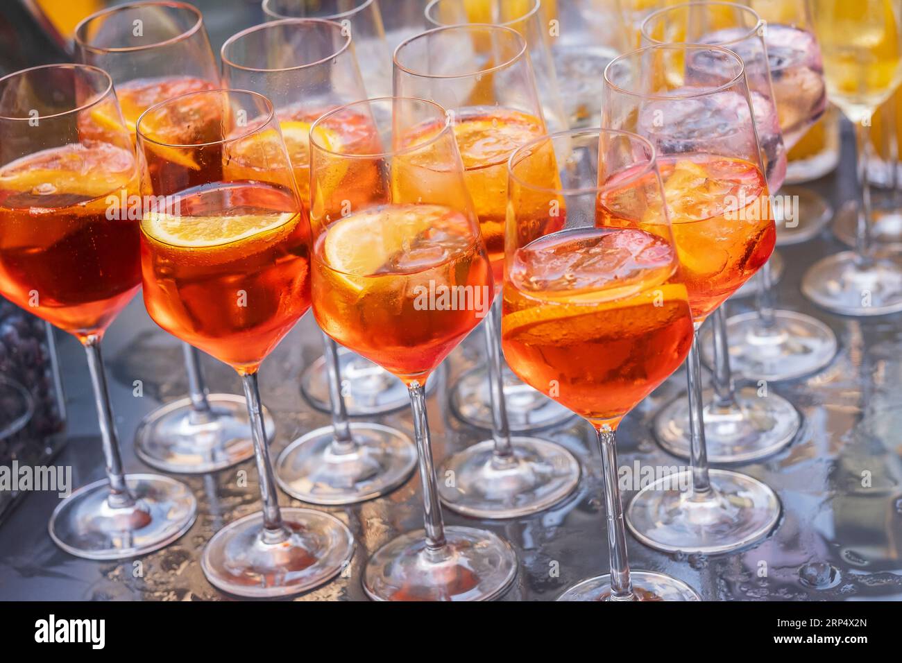Bevande a una festa estiva Foto Stock