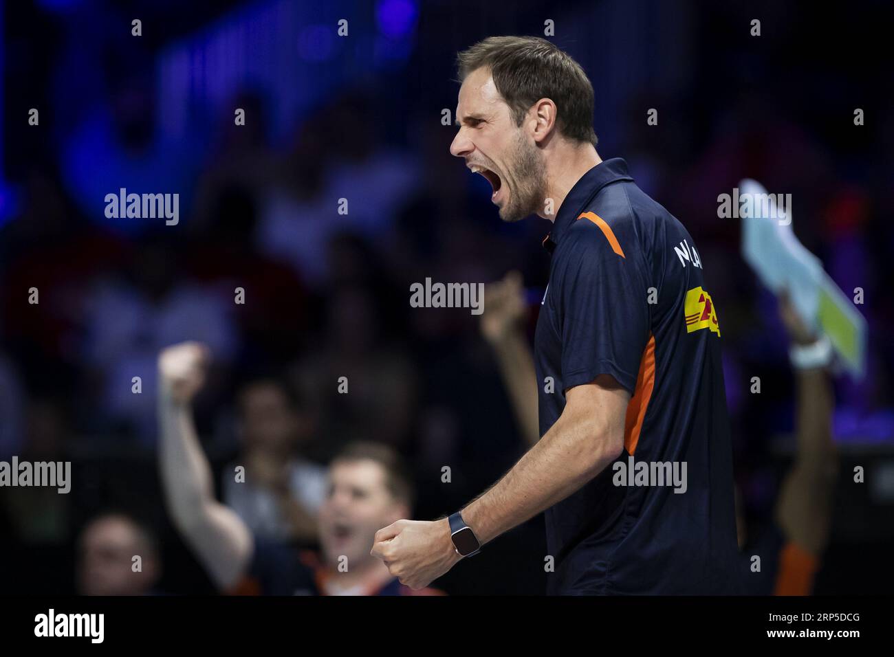 Bruxelles, Belgio. 3 settembre 2023. L'allenatore olandese Felix Koslowski celebra, durante una partita di pallavolo tra Italia e Paesi Bassi, domenica 3 settembre 2023 a Bruxelles, la partita di medaglia di bronzo dei Campionati europei femminili 2023. Il torneo EuroVolley 2023 si svolge dal 15 agosto al 3 settembre. BELGA PHOTO KRISTOF VAN ACCOM Credit: Belga News Agency/Alamy Live News Foto Stock