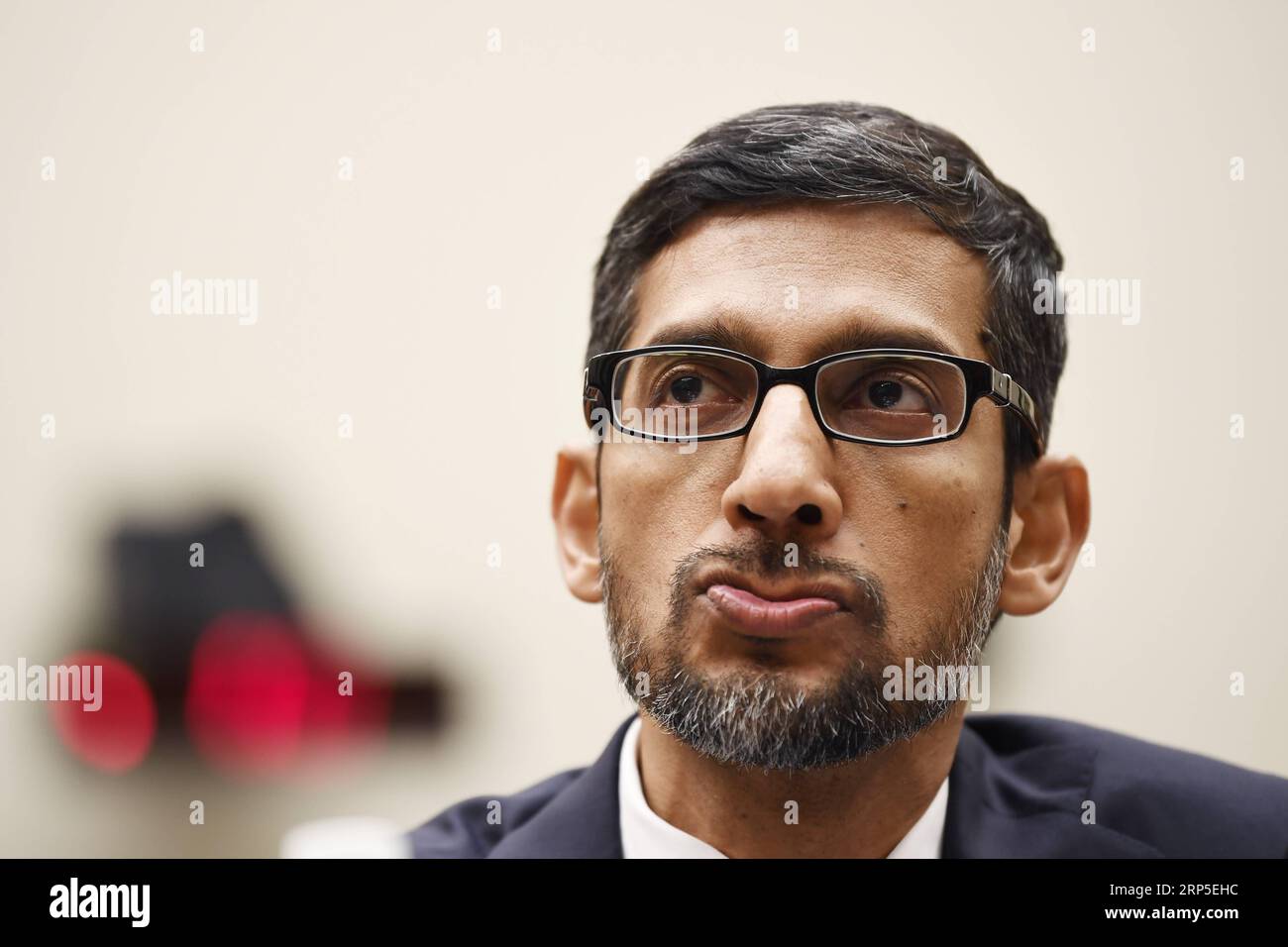 (181211) -- WASHINGTON, 11 dicembre 2018 -- il CEO di Google Sundar?Pichai?testimonia davanti al Comitato giudiziario della camera dei rappresentanti degli Stati Uniti durante un'audizione Transparency & Accountability: Examining Google and ITS Data Collection, Use and Filtering Practices on Capitol Hill a Washington D.C., negli Stati Uniti, l'11 dicembre 2018. )? U.S.-WASHINGTON D.C.-GOOGLE-CEO-HEARING LIUXJIE PUBLICATIONXNOTXINXCHN Foto Stock
