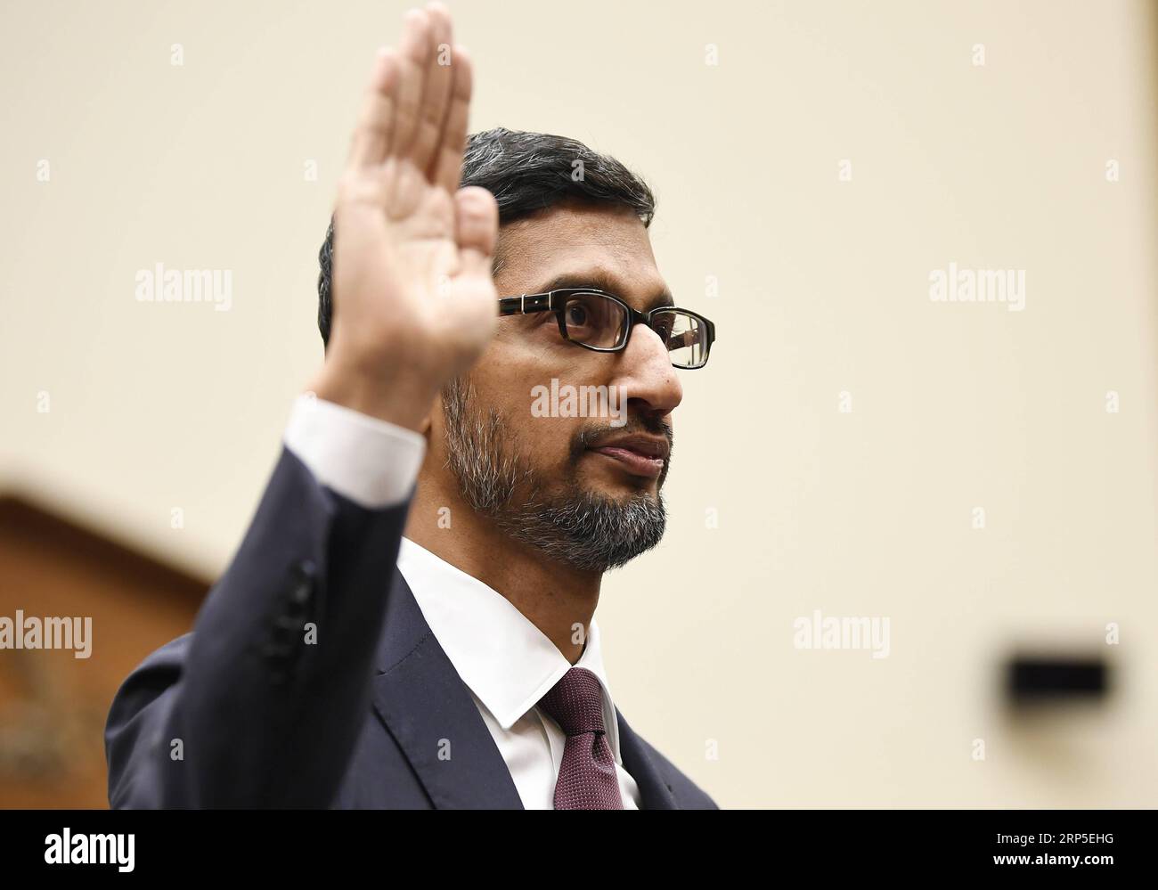 (181211) -- WASHINGTON, 11 dicembre 2018 -- il CEO di Google Sundar?Pichai?testimonia davanti al Comitato giudiziario della camera dei rappresentanti degli Stati Uniti durante un'audizione Transparency & Accountability: Examining Google and ITS Data Collection, Use and Filtering Practices on Capitol Hill a Washington D.C., negli Stati Uniti, l'11 dicembre 2018. )? U.S.-WASHINGTON D.C.-GOOGLE-CEO-HEARING LIUXJIE PUBLICATIONXNOTXINXCHN Foto Stock