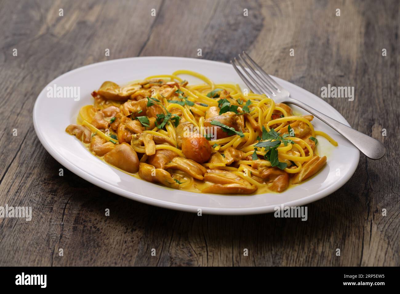 Piatto di funghi selvatici, pasta ai funghi Caesar Foto Stock