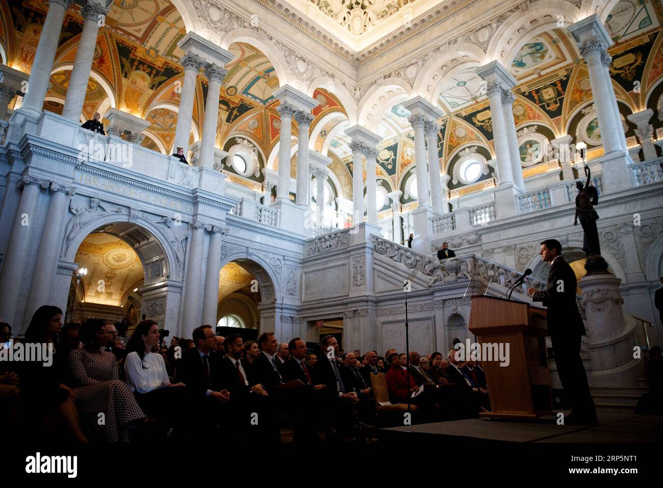 (181220) -- WASHINGTON, 20 dicembre 2018 -- il presidente uscente della camera degli Stati Uniti Paul Ryan dà il suo discorso di addio alla Biblioteca del Congresso a Capitol Hill a Washington il 19 dicembre 2018. Ryan, 48 anni, ha servito per quasi vent'anni come membro del Congresso per rappresentare lo Stato del Wisconsin alla camera dei rappresentanti. Il 3 gennaio gli succederà Nancy Pelosi, una deputata democratica che ora è leader della minoranza della camera. U.S.-WASHINGTON-PAUL RYAN-FAREWELL INDIRIZZO TINGXSHEN PUBLICATIONXNOTXINXCHN Foto Stock