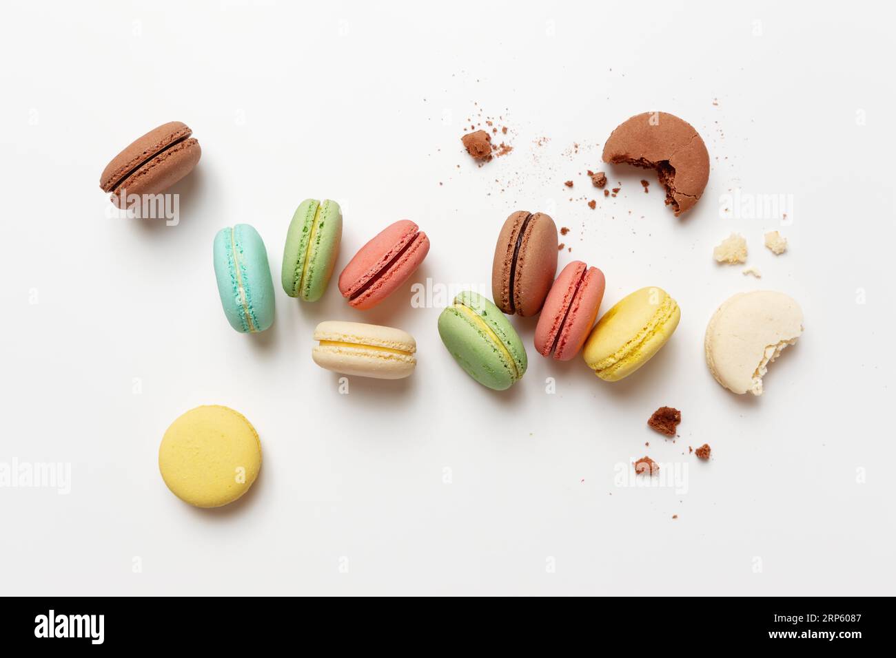 Varieta' di colorati macaron dolci francesi con ripieni diversi. Foto Stock