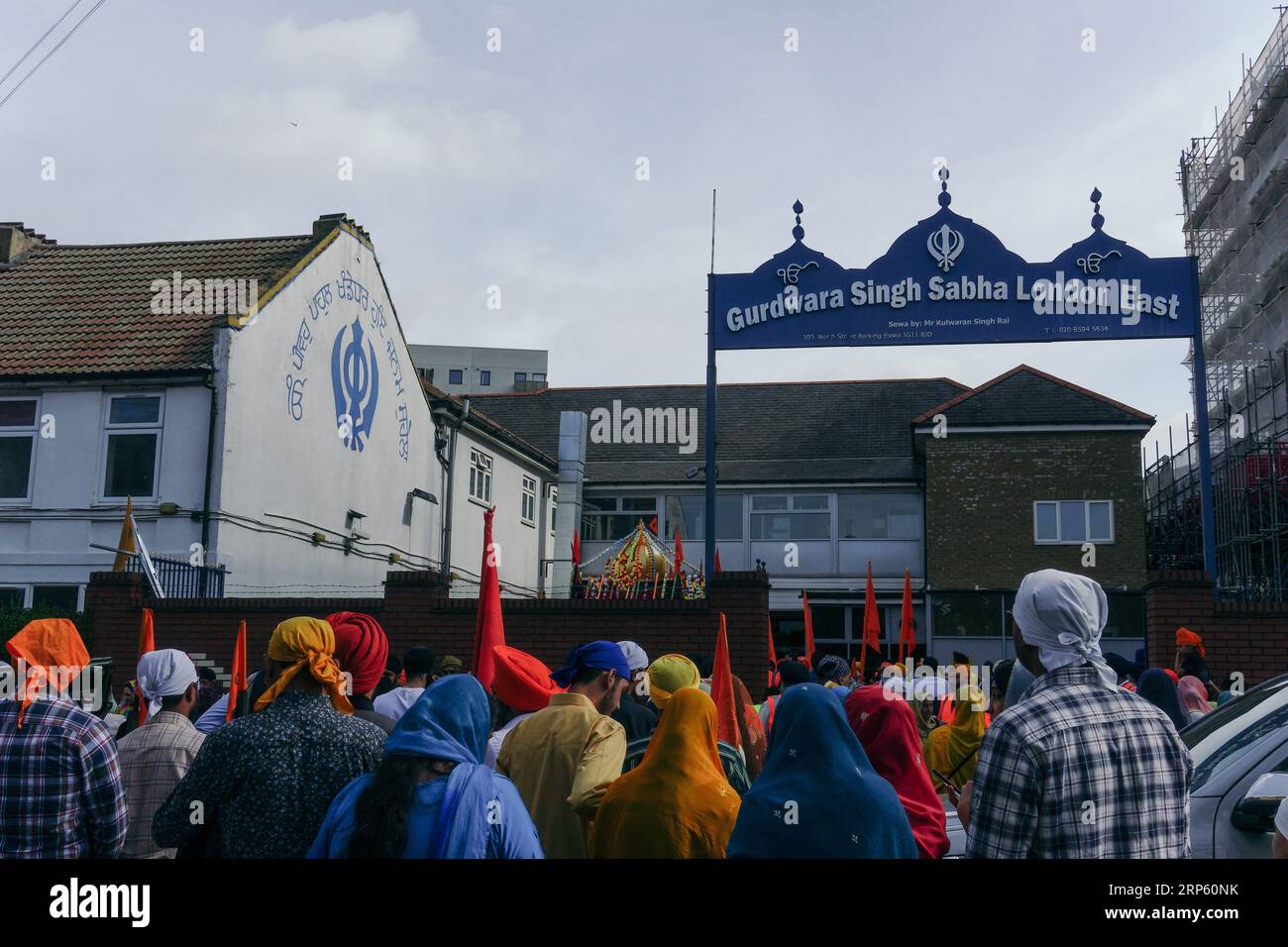 Londra, Regno Unito. 3 settembre 2023. Migliaia di sikh prendono parte alla processione annuale di Nagar Kirtan, iniziando a North Street Gurdwara, Barking e concludendo a High Road, Seven Kings Gurdwara, Ilford. © Simon King/ Alamy Live News Foto Stock