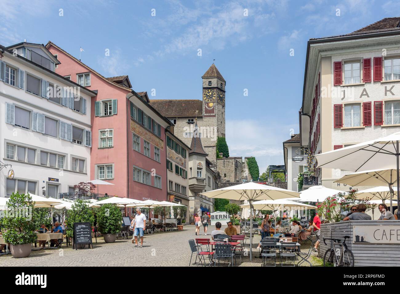 Torre dell'orologio del Castello di Rapperswil da Hauptplatz, Rapperswil-Jona, Canton di St Gallen, Svizzera Foto Stock