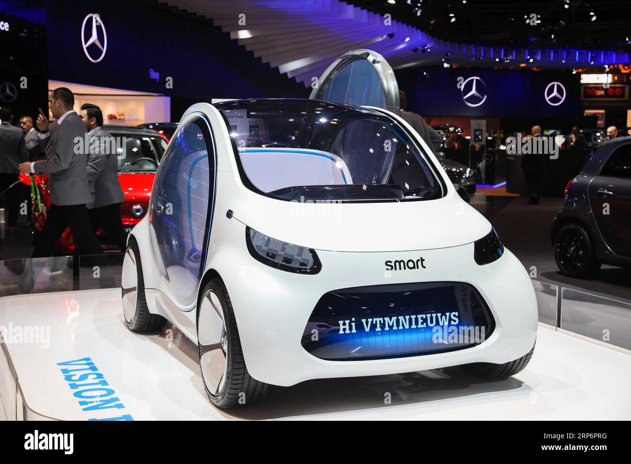 (190118) -- BRUXELLES, 18 gennaio 2019 -- Una Smart VISION EQ fortwo Concept Vehicle è stata presentata al 97° Salone dell'automobile di Bruxelles all'Expo di Bruxelles, in Belgio, 18 gennaio 2019. Il 97° Salone dell'automobile di Bruxelles sarà aperto al pubblico dal 19 gennaio al 27 gennaio. ) BELGIO-BRUXELLES-MOTOR SHOW ZhengxHuansong PUBLICATIONxNOTxINxCHN Foto Stock