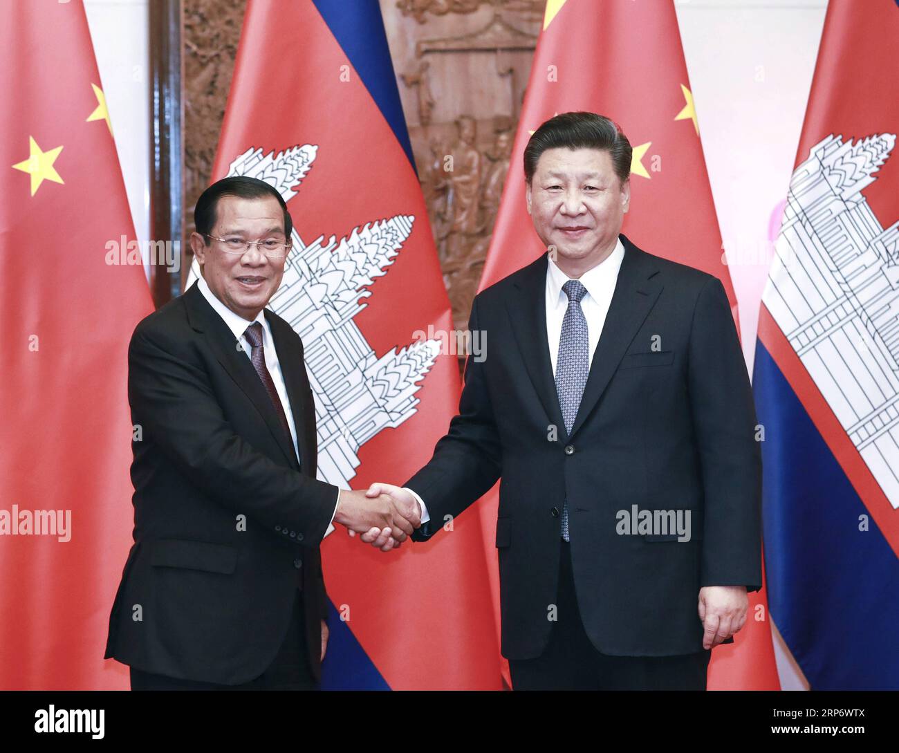 (190121) -- PECHINO, 21 gennaio 2019 -- il presidente cinese Xi Jinping (R) incontra il primo ministro cambogiano Samdech Techo Hun Sen alla Diaoyutai State Guesthouse a Pechino, capitale della Cina, il 21 gennaio 2019. ) CHINA-BEIJING-XI JINPING-CAMBODIAN PM-MEETING (CN) PANGXXINGLEI PUBLICATIONXNOTXINXCHN Foto Stock