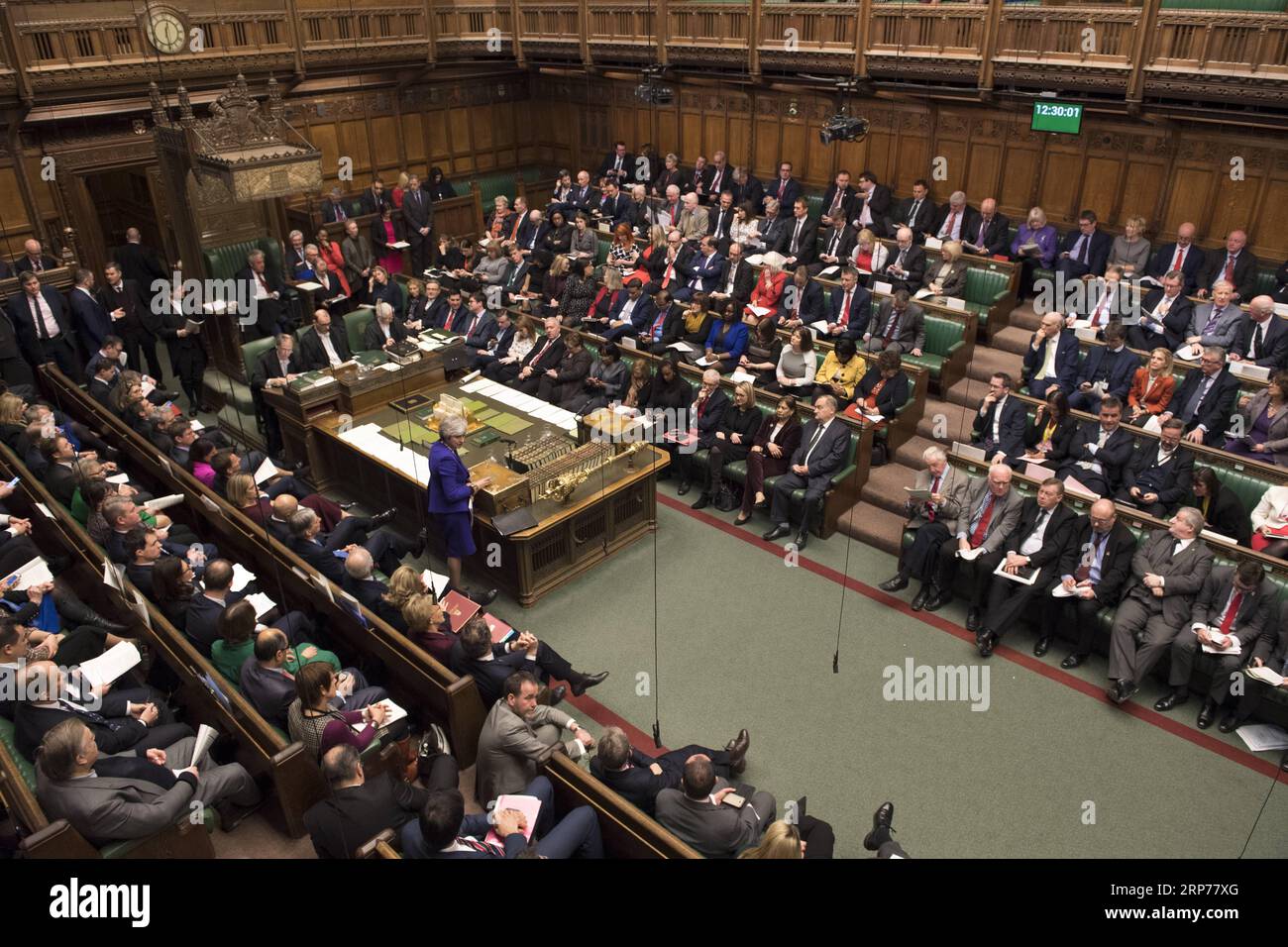 (190131) -- LONDRA, 31 gennaio 2019 (Xinhua) -- la foto scattata il 30 gennaio 2019 mostra una visione generale del primo ministro britannico Theresa May che partecipa alle domande del primo ministro alla camera dei comuni di Londra, in Gran Bretagna. Molte opzioni per la Brexit rimangono ancora una possibilità dopo che Theresa May ha ottenuto il sostegno della camera dei comuni per rinegoziare il suo accordo di recesso dell'Unione europea. (Xinhua/British Parliament/Mark Duffy) BRITAIN-LONDON-THERESA MAY-BREXIT DEAL-PM TEMPO DELLE INTERROGAZIONI PUBLICATIONxNOTxINxCHN Foto Stock