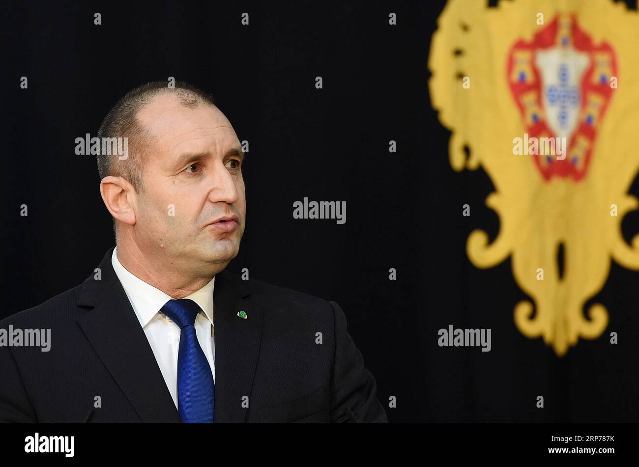 (190131) -- LISBONA, 31 gennaio 2019 (Xinhua) -- in visita il presidente bulgaro Rumen Radev interviene durante una conferenza stampa congiunta con il presidente portoghese Marcelo Rebelo de Sousa al palazzo di Belém a Lisbona, in Portogallo, il 30 gennaio 2019. Le relazioni tra Bulgaria e Portogallo sono un simbolo del futuro dell'Europa, in quanto i due paesi possono cooperare e dialogare cercando un terreno comune sulla base dei valori europei, come ha affermato mercoledì il Presidente bulgaro Rumen Radev. (Xinhua/Zhang Liyun) PORTOGALLO-LISBONA-BULGARIA-PRESIDENTE-VISITA PUBLICATIONxNOTxINxCHN Foto Stock