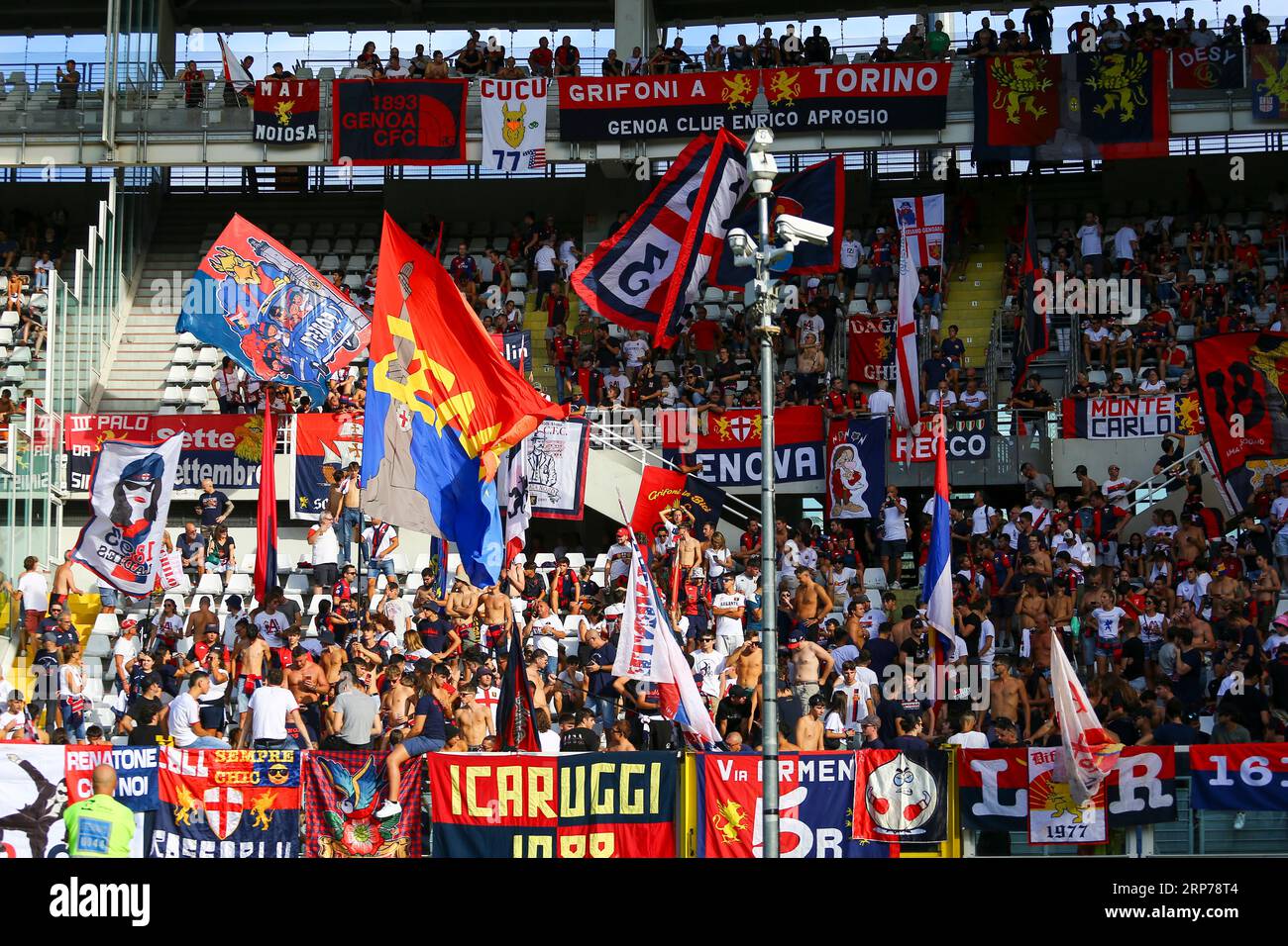 Tifosi del Genoa durante la partita di serie A tra Torino FC e Genoa CFC il 3 settembre 2023 allo Stadio Olimpico grande Torino di Torino. Foto Stock