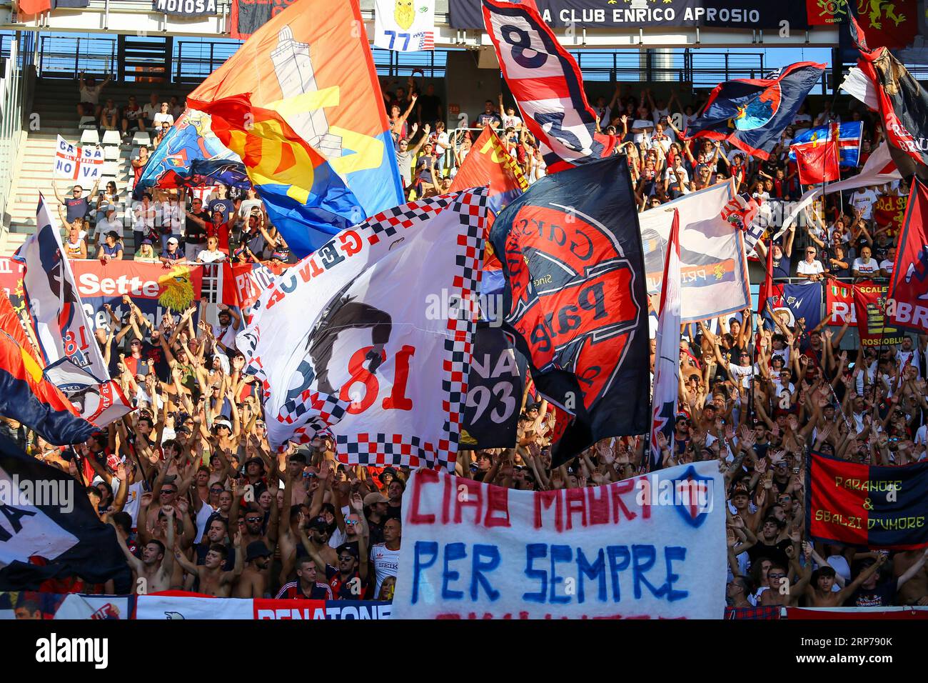 Tifosi del Genoa durante la partita di serie A tra Torino FC e Genoa CFC il 3 settembre 2023 allo Stadio Olimpico grande Torino di Torino. Foto Stock