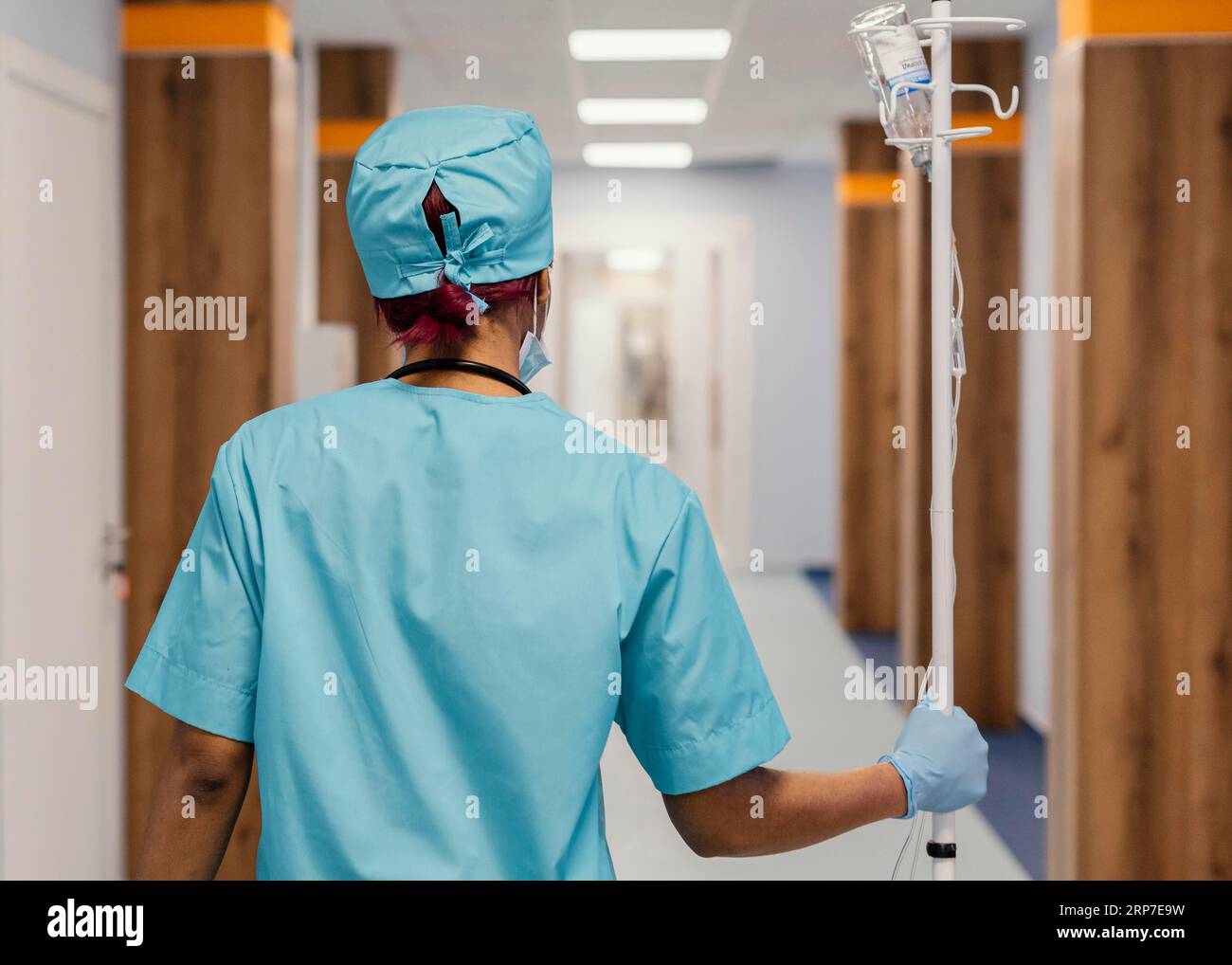 Medio colpo ospedale operatore sanitario Foto Stock