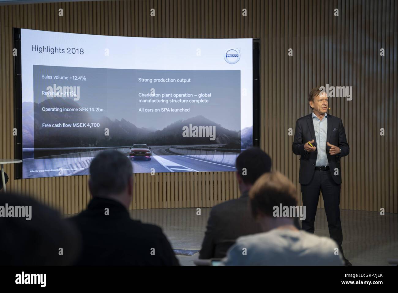 (190207) -- STOCCOLMA, 7 febbraio 2019 -- Hakan Samuelsson, presidente e CEO di Volvo Cars, parla a una conferenza stampa a Stoccolma, in Svezia, 7 febbraio 2019. Volvo Cars ha pubblicato giovedì il suo rapporto annuale del 2018 che ha visto il suo quinto anno consecutivo di vendite record. ) SVEZIA-STOCCOLMA-VOLVO CARS-RELAZIONE ANNUALE WEIXXUECHAO PUBLICATIONXNOTXINXCHN Foto Stock