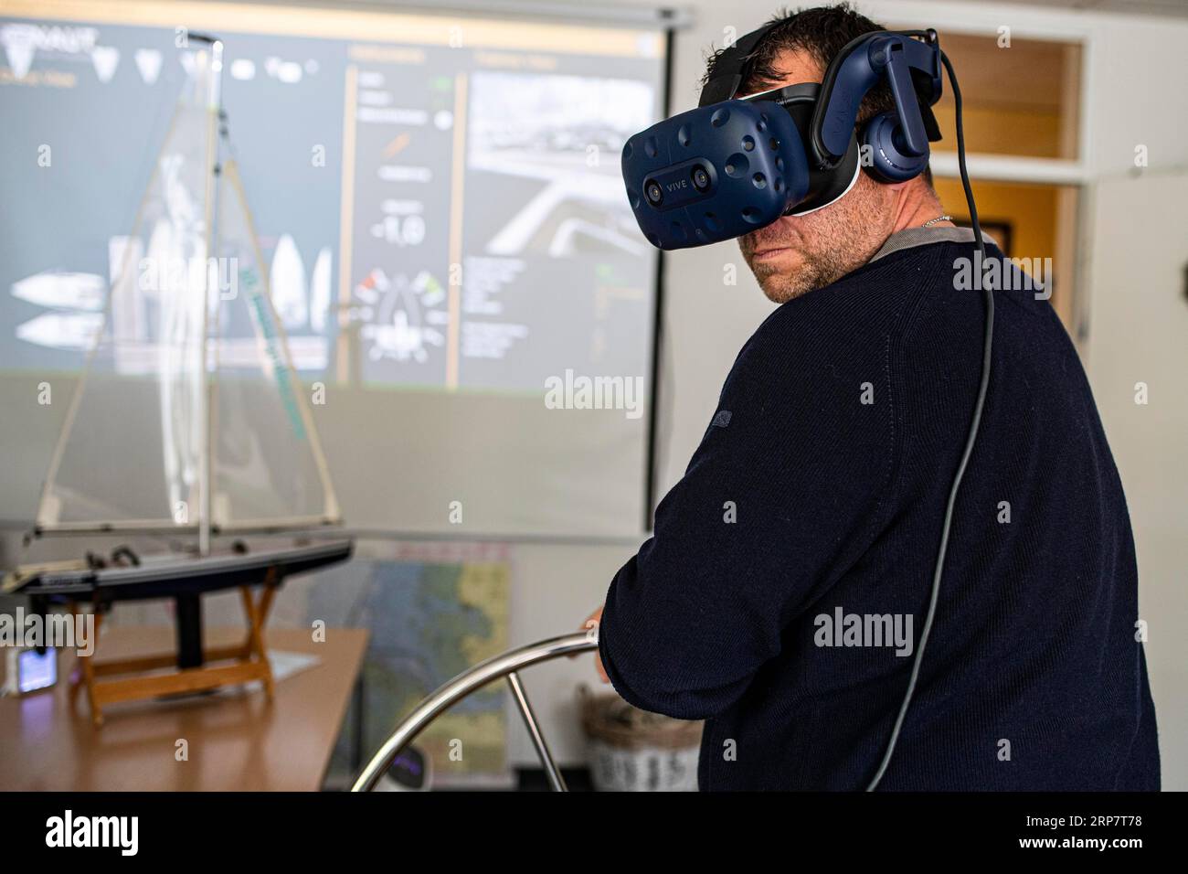 Apprendimento virtuale delle situazioni pratiche a Sailing Island a Moenchengladbach con Alexander Worms. Foto: Philipp Hympendahl, Shipping, Sailing Foto Stock