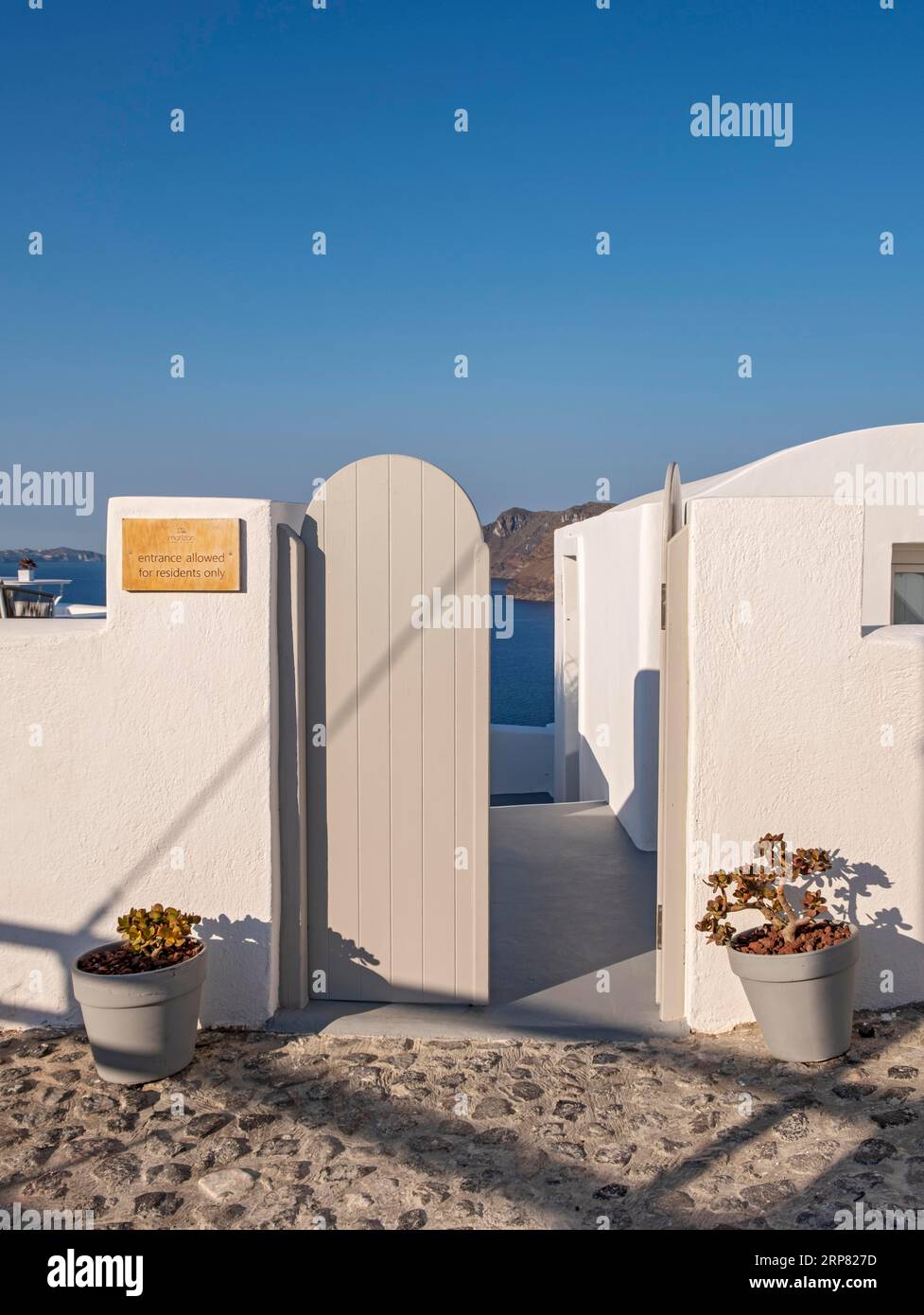 Porta senza cartello d'ingresso, Ia, Oia, Santorini, Grecia Foto Stock