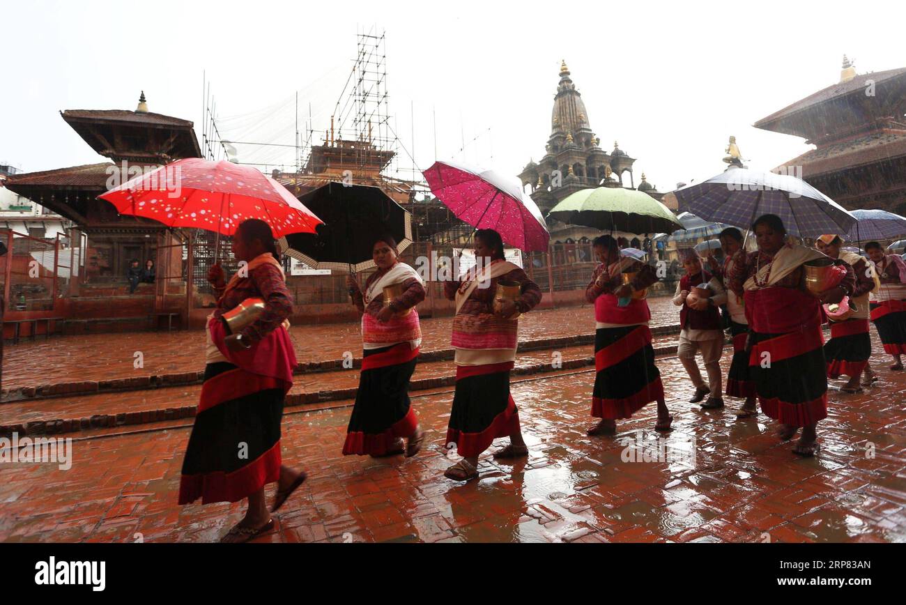 (190216) -- LALITPUR, 16 febbraio 2019 -- NEPAL-LALITPUR-BHIMSEN PUJA Women from Newar community partecipare alla celebrazione Bhimsen Puja a Patan Durbar Square a Lalitpur, Nepal, 16 febbraio 2019. Ragazze e donne che indossano abiti tradizionali hanno visitato vari santuari e templi di Lord Bhimsen portando offerte durante la celebrazione della Puja di Bhimsen. NEPAL-LALITPUR-BHIMSEN PUJA sunilxsharma PUBLICATIONxNOTxINxCHN Foto Stock