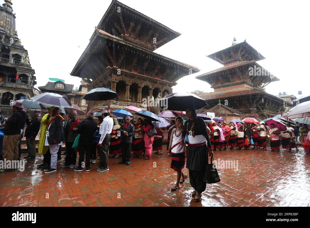 (190216) -- LALITPUR, 16 febbraio 2019 -- persone della comunità Newar partecipano alla celebrazione della Bhimsen Puja a Patan Durbar Square a Lalitpur, Nepal, 16 febbraio 2019. Ragazze e donne che indossano abiti tradizionali hanno visitato vari santuari e templi di Lord Bhimsen portando offerte durante la celebrazione della Puja di Bhimsen. NEPAL-LALITPUR-BHIMSEN PUJA sunilxsharma PUBLICATIONxNOTxINxCHN Foto Stock