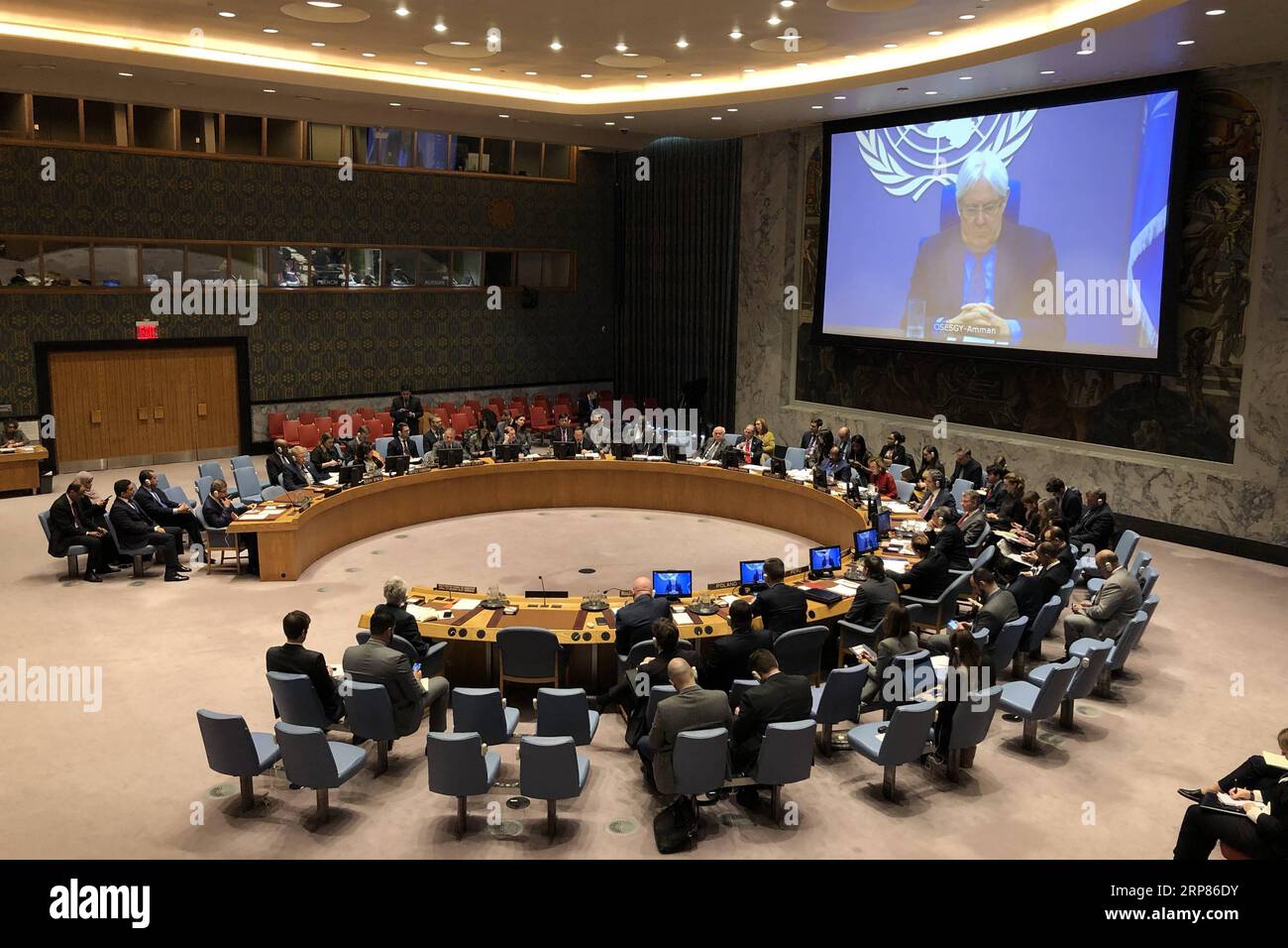 (190219) -- NAZIONI UNITE, 19 febbraio 2019 -- foto scattata il 19 febbraio 2019 mostra una visione generale della riunione del Consiglio di sicurezza delle Nazioni Unite sulla situazione in Yemen, presso la sede delle Nazioni Unite a New York. Il primo ridispiegamento delle forze a Hodeidah dello Yemen potrebbe probabilmente iniziare più tardi martedì, l'inviato speciale delle Nazioni Unite nello Yemen Martin Griffiths ha detto al Consiglio di sicurezza tramite link video da Amman martedì. ) RIUNIONE DEL CONSIGLIO DI SICUREZZA delle Nazioni Unite - YEMEN LixMuzi PUBLICATIONxNOTxINxCHN Foto Stock