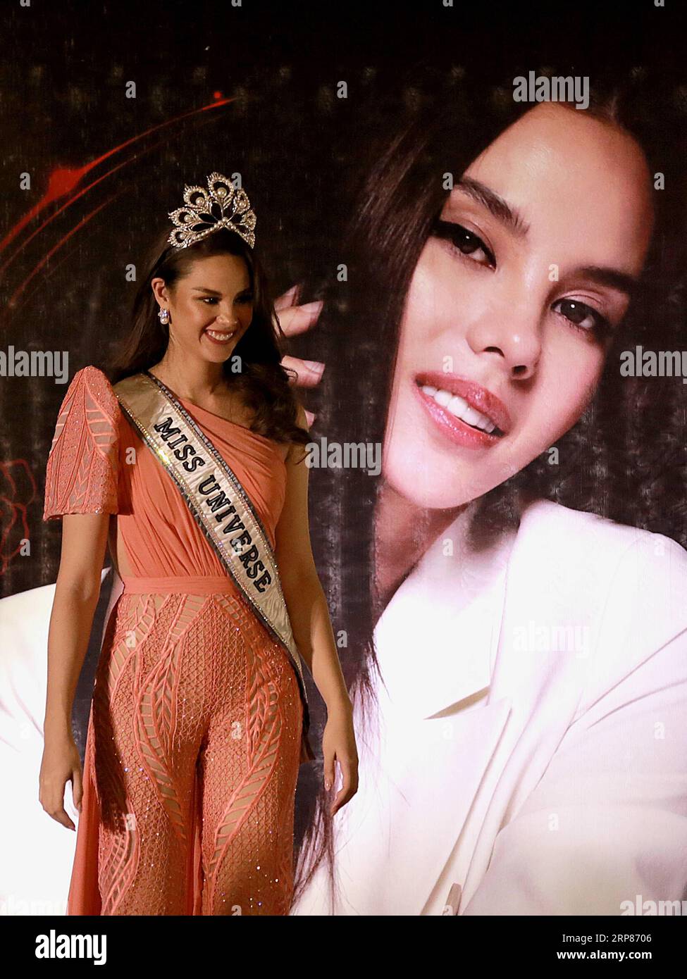 (190220) -- QUEZON CITY, 20 febbraio 2019 -- Miss Universo 2018 Catriona Gray partecipa a una conferenza stampa per il suo grande ritorno a Quezon City, Filippine, 20 febbraio 2019. Gray ha vinto la 67a edizione di Miss Universo 2018 a Bangkok a dicembre. FILIPPINE-QUEZON CITY-MISS UNIVERSE-CONFERENZA STAMPA ROUELLEXUMALI PUBLICATIONXNOTXINXCHN Foto Stock