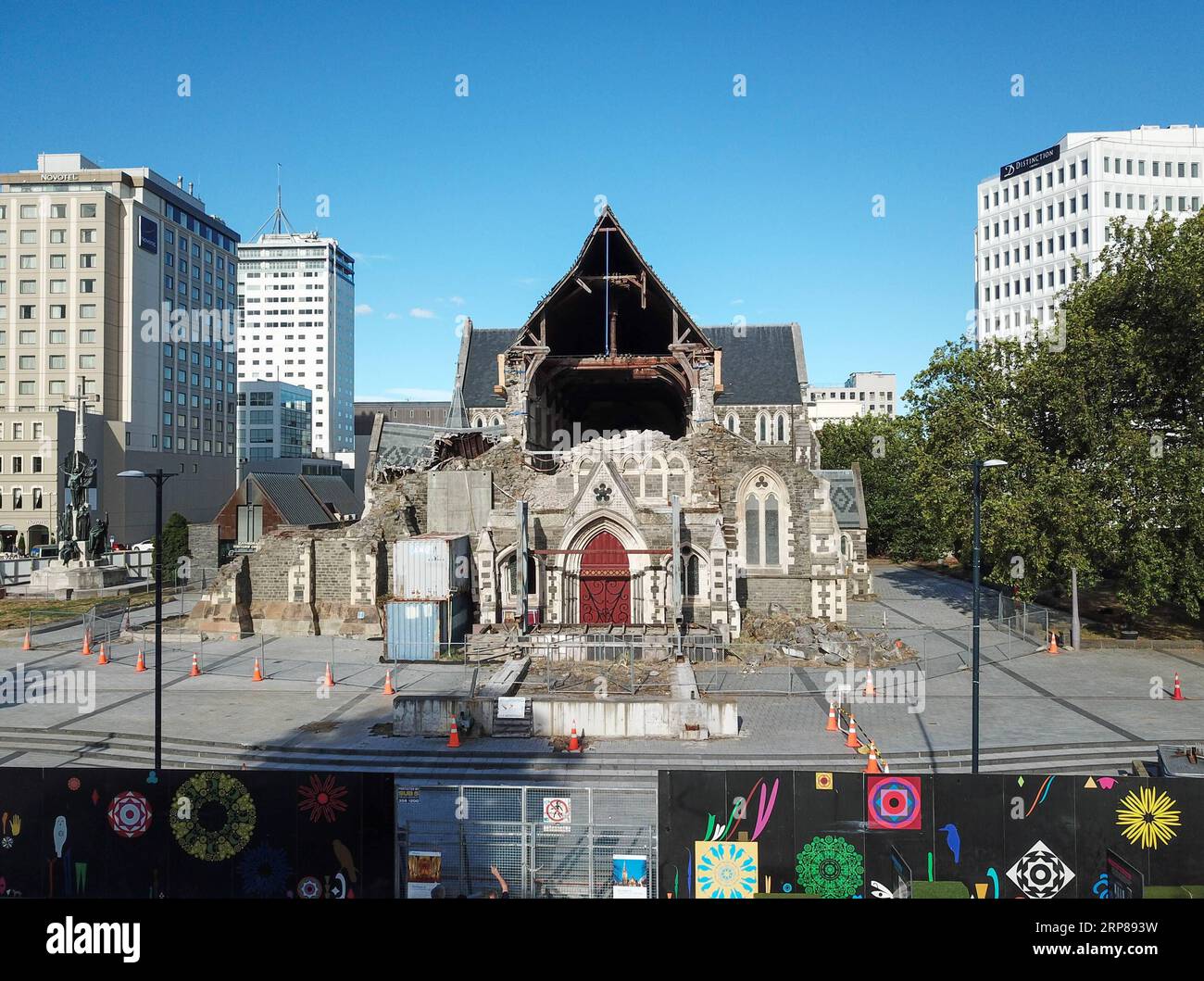 190222 -- CHRISTCHURCH, 22 febbraio 2019 Xinhua -- foto scattata il 21 febbraio 2019 mostra i resti di una chiesa danneggiata dal terremoto a Christchurch, nuova Zelanda. Una cerimonia si è tenuta venerdì nella seconda città più grande della nuova Zelanda, Christchurch, per celebrare l'ottavo anniversario di un terremoto devastante che ha causato 185 vittime in più di 20 nazionalità, tra cui 23 studenti cinesi. Un terremoto di magnitudo 6,3 colpì la città il 22 febbraio 2011, con una profondità di soli 4 km L'allora primo ministro John Key descrisse il disastro come il giorno più buio della nuova Zelanda. Xinhua/Guo lei NUOVA ZELANDA-CHRISTCHURCH-TERREMOTO- Foto Stock