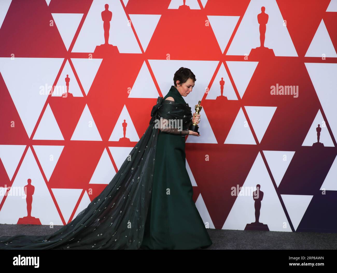 (190225) -- LOS ANGELES, 25 febbraio 2019 (Xinhua) -- Olivia Colman posa per le foto dopo aver vinto il premio Best Actress per il favorito nella sala stampa durante la cerimonia degli Oscar 91, o gli Oscar, tenutasi al Dolby Theatre di Los Angeles, negli Stati Uniti, il 24 febbraio 2019. (Xinhua/li Ying) U.S.-LOS ANGELES-OSCAR-miglior ATTRICE PUBLICATIONxNOTxINxCHN Foto Stock