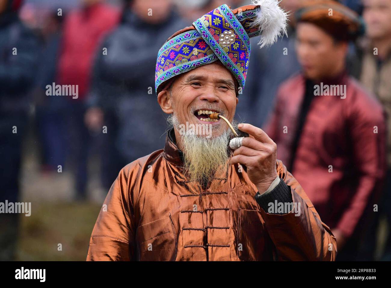 (190225) -- PECHINO, 25 febbraio 2019 (Xinhua) -- Dong Shunhui, 71 anni, si esibisce al festival del pohui nella municipalità di Xiangfen della contea autonoma di Rongshui Miao, nella regione autonoma del Guangxi Zhuang della Cina meridionale, il 20 febbraio 2019. (Xinhua/Huang Xiaobang) Portraits of Feb. 2019 PUBLICATIONxNOTxINxCHN Foto Stock