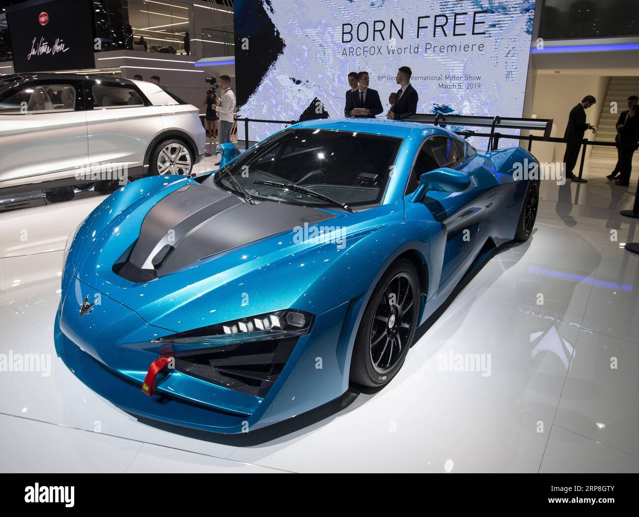 (190305) -- GINEVRA, 5 marzo 2019 (Xinhua) -- foto scattata il 5 marzo 2019 mostra la nuova Arcfox al 89° Salone Internazionale dell'automobile di Ginevra, in Svizzera. Il Motor Show sarà aperto al pubblico dal 7 al 17 marzo. (Xinhua/Xu Jinquan) SVIZZERA-GINEVRA-SALONE INTERNAZIONALE DELL'AUTOMOBILE PUBLICATIONxNOTxINxCHN Foto Stock