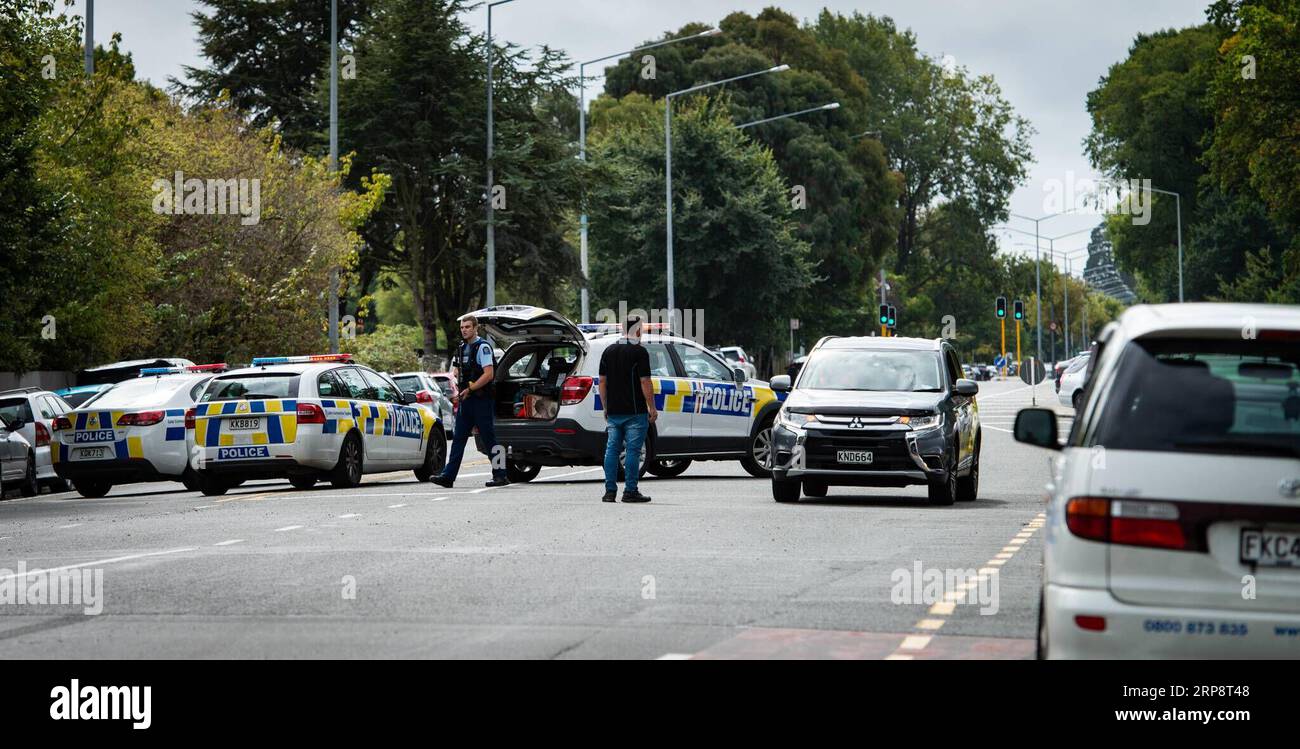 (190315) -- CHRISTCHURCH, 15 marzo 2019 -- la polizia è vista in un blocco stradale a Christchurch, nuova Zelanda, 15 marzo 2019. Almeno 27 persone sono state uccise in diverse sparatorie nelle due moschee di Christchurch in nuova Zelanda venerdì pomeriggio, e la polizia ha detto di aver arrestato quattro sospettati finora. ) NEW ZEALAND-CHRISTCHURCH-SHOOTING ZhuxQiping PUBLICATIONxNOTxINxCHN Foto Stock