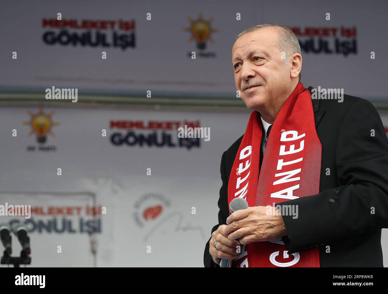 (190316) -- ANKARA, 16 marzo 2019 (Xinhua) -- il presidente turco Recep Tayyip Erdogan è stato visto a una manifestazione del partito turco per la giustizia e lo sviluppo (AKP) a Gaziantep, in Turchia, il 15 marzo 2019. Il presidente turco Recep Tayyip Erdogan ha condannato con forza gli attacchi di venerdì a due moschee nella città neozelandese di Christchurch. (Xinhua/Palazzo presidenziale turco) TURCHIA-GAZIANTEP-PRESIDENTE-DISCORSO-RALLY PUBLICATIONxNOTxINxCHN Foto Stock