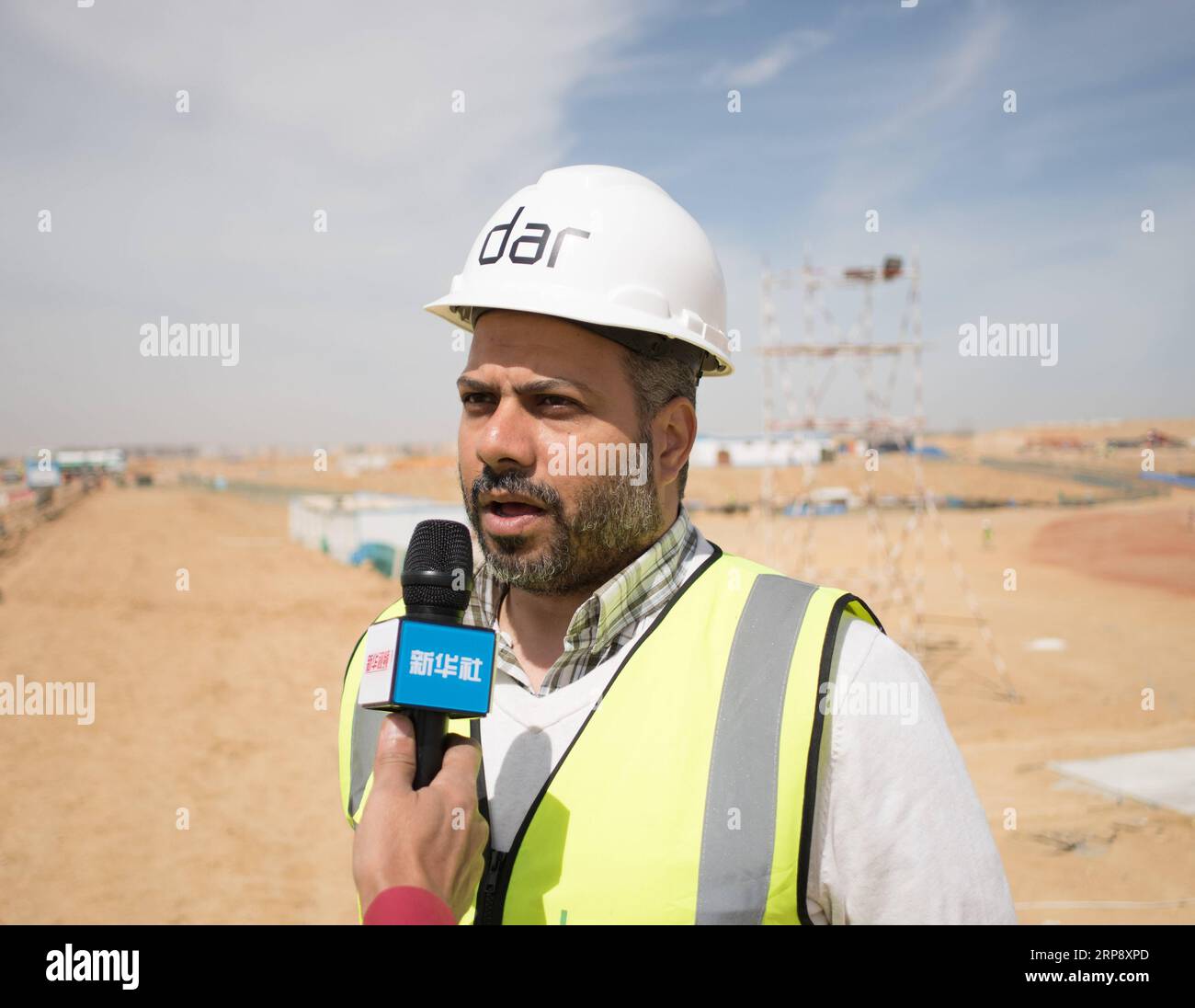 (190317) -- CAIRO, 17 marzo 2019 -- IL project manager egiziano Ahmed al-Banna parla durante un'intervista nei pressi del cantiere dell'iconica Torre alta 385 metri nella nuova capitale amministrativa, a circa 45 km a est del Cairo, in Egitto, il 12 marzo 2019. Realizzato dalla China State Construction Engineering Corporation (CSCEC), il progetto è un punto di riferimento per la China-Proposed Belt and Road Initiative (BRI) che cerca una cooperazione allo sviluppo vantaggiosa per tutti tra gli stati partecipanti attraverso partenariati economici e commerciali e progetti infrastrutturali. ) EGITTO - NUOVA CAPITALE AMMINISTRATIVA - PROJEC CINESE Foto Stock